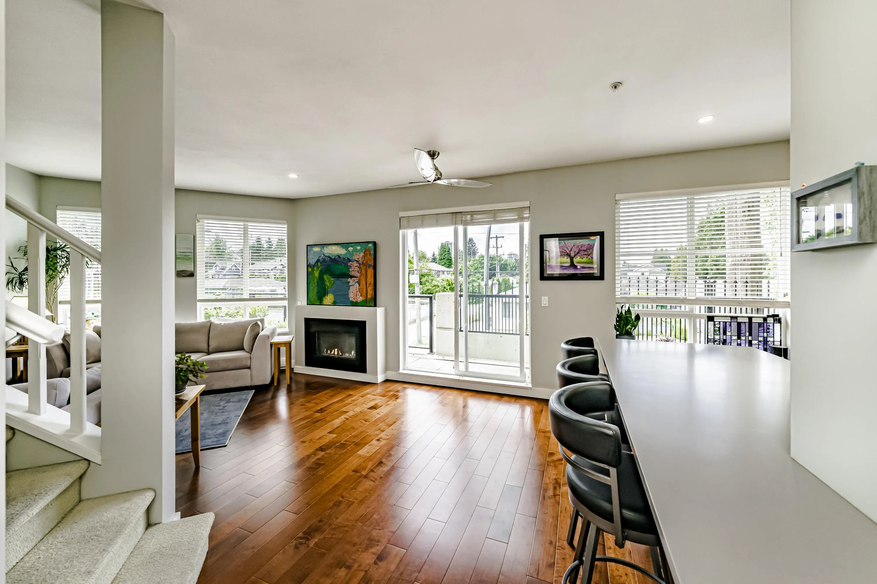 208 815 First Street