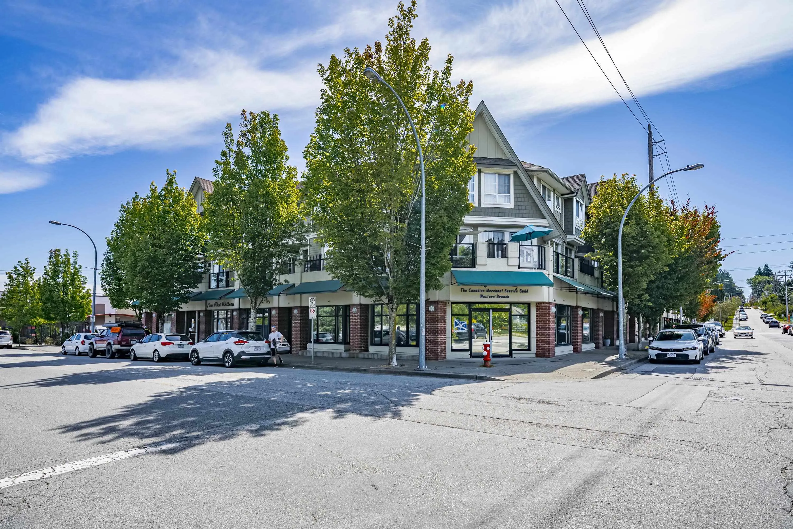 208 815 First Street