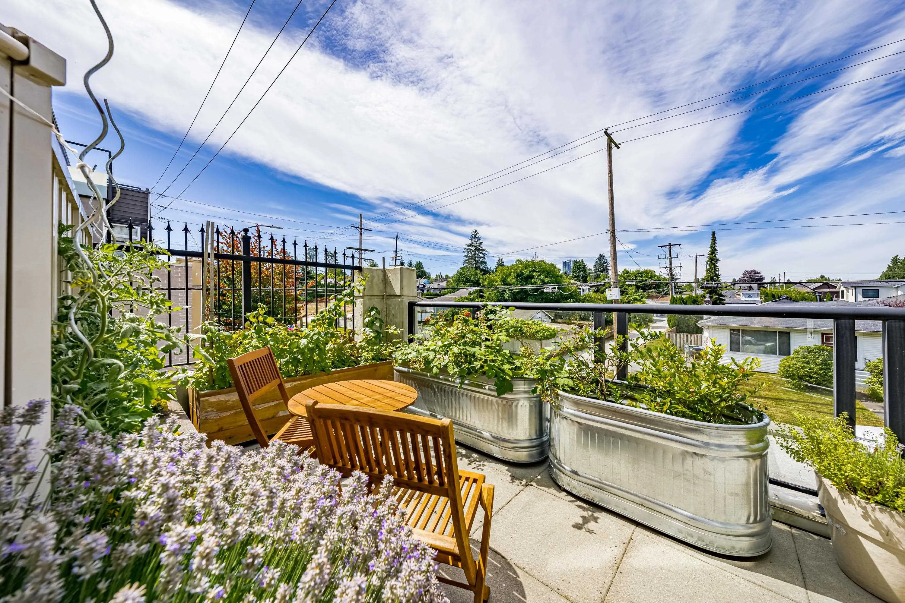 208 815 First Street