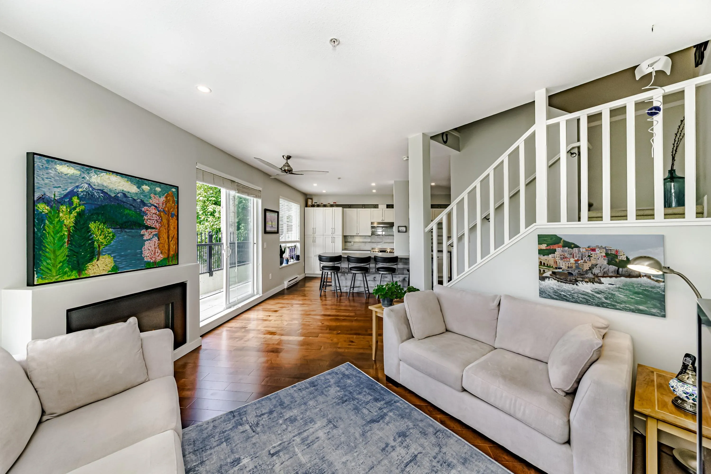208 815 First Street