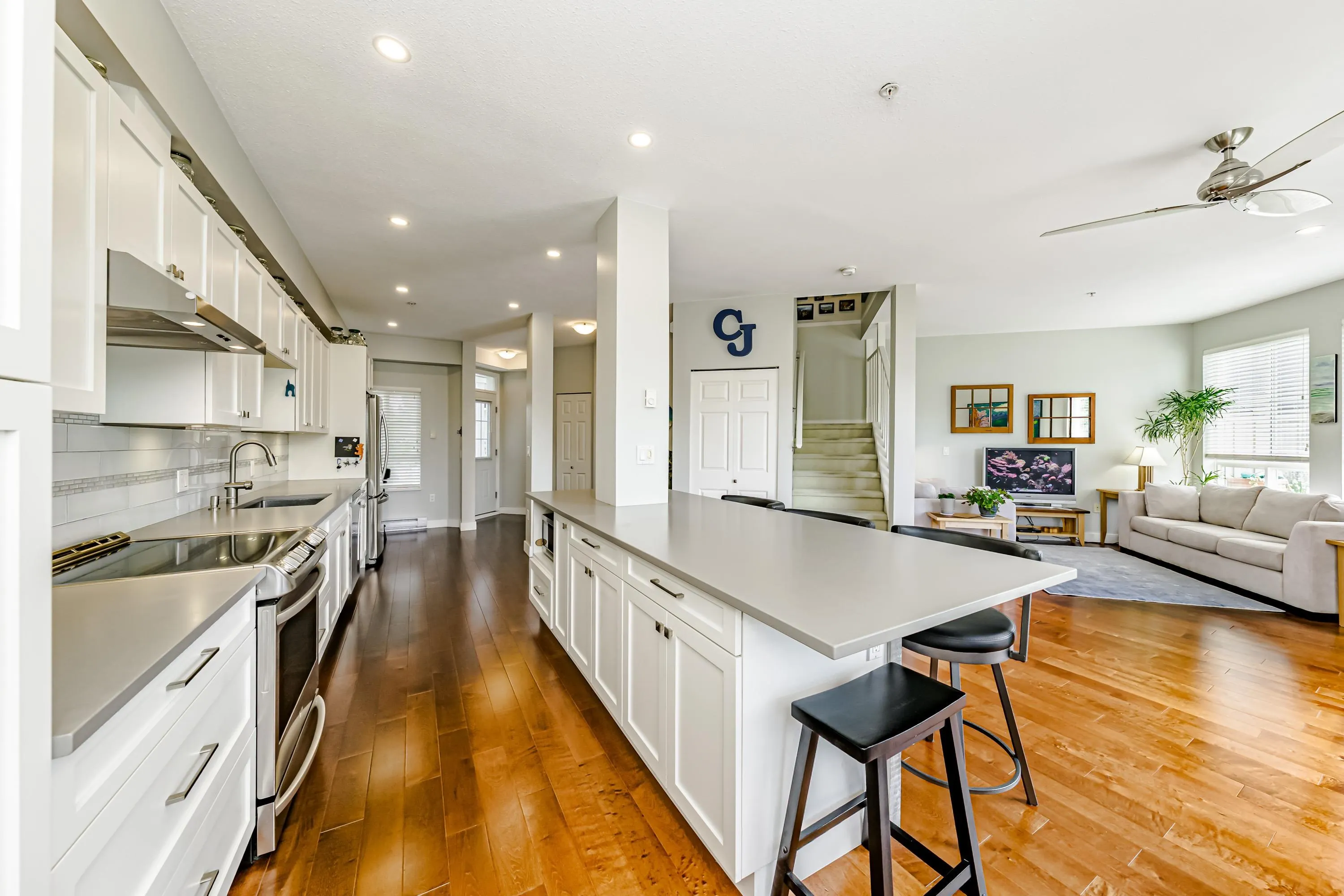 208 815 First Street