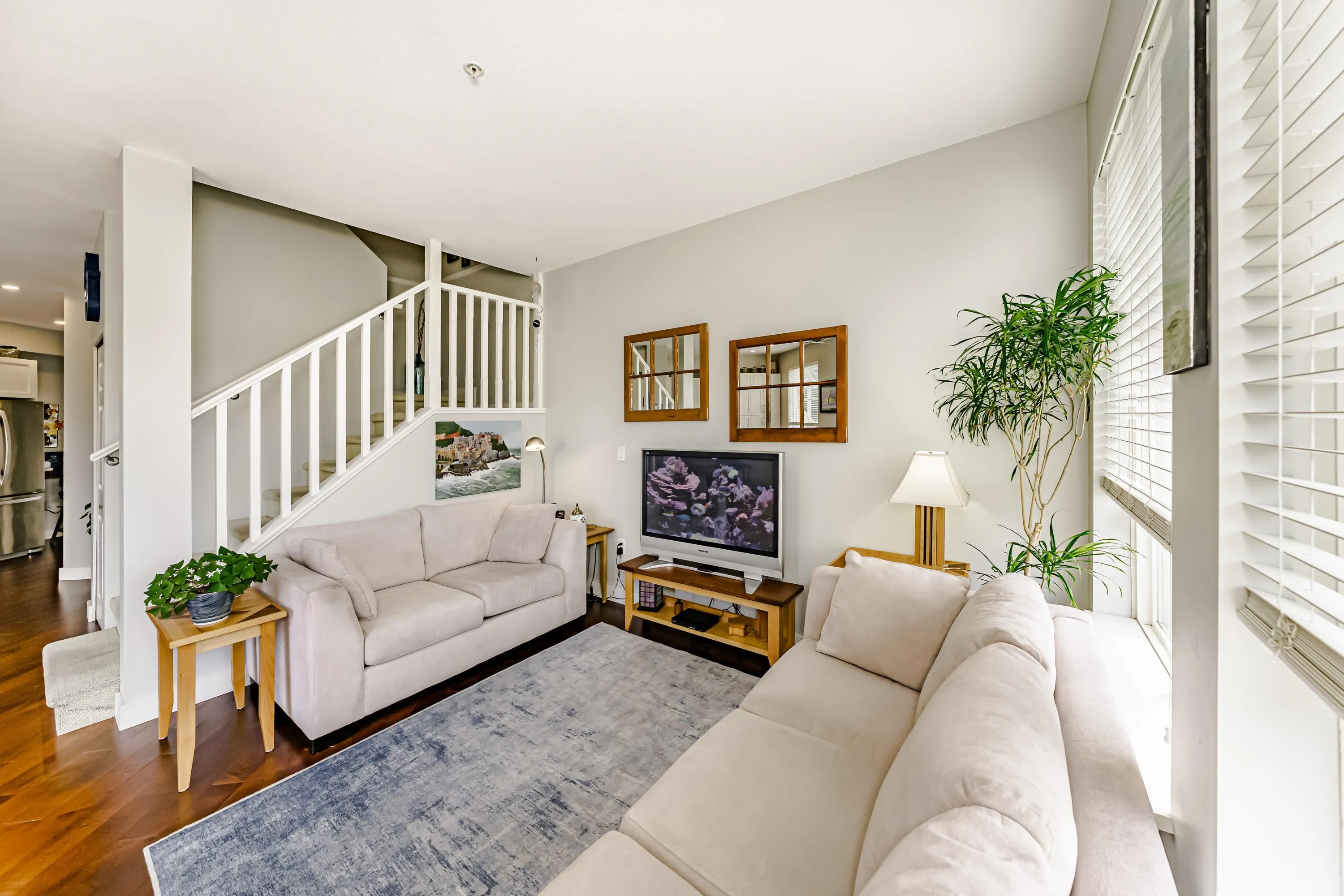 208 815 First Street