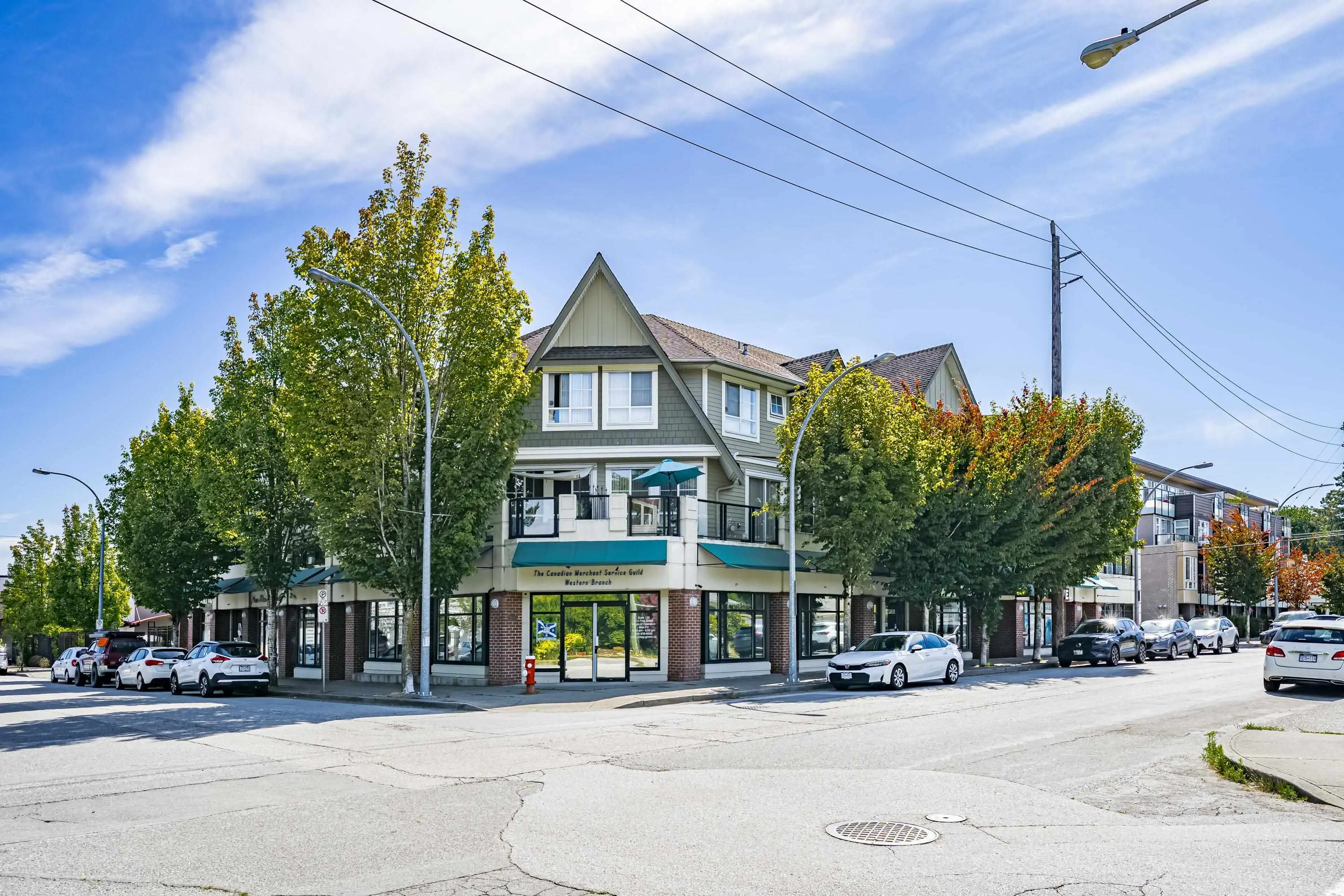208 815 First Street