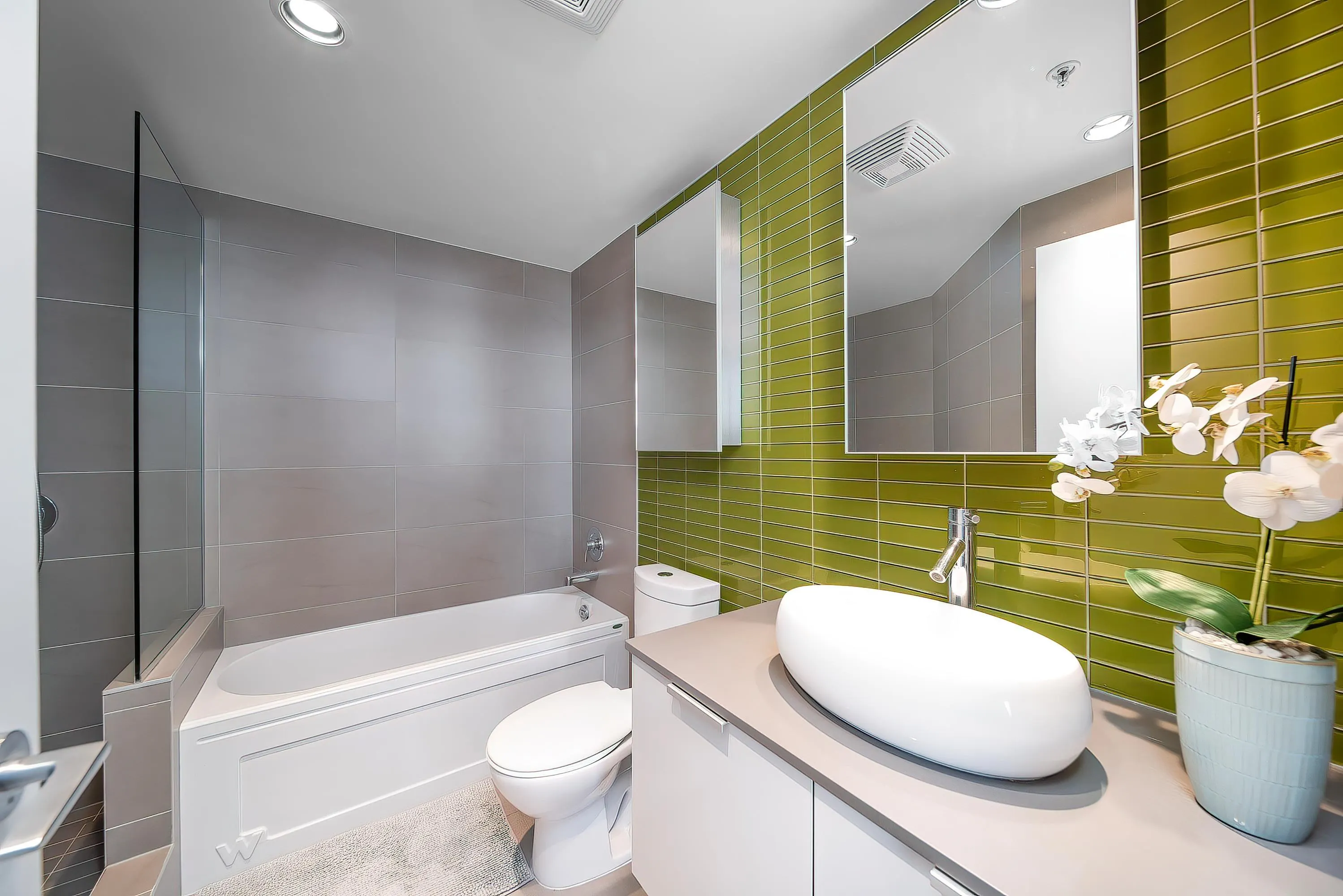 3506 128 W Cordova Street