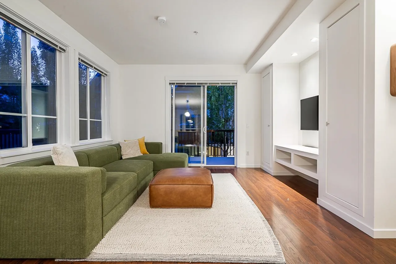 14 2418 Avon Place