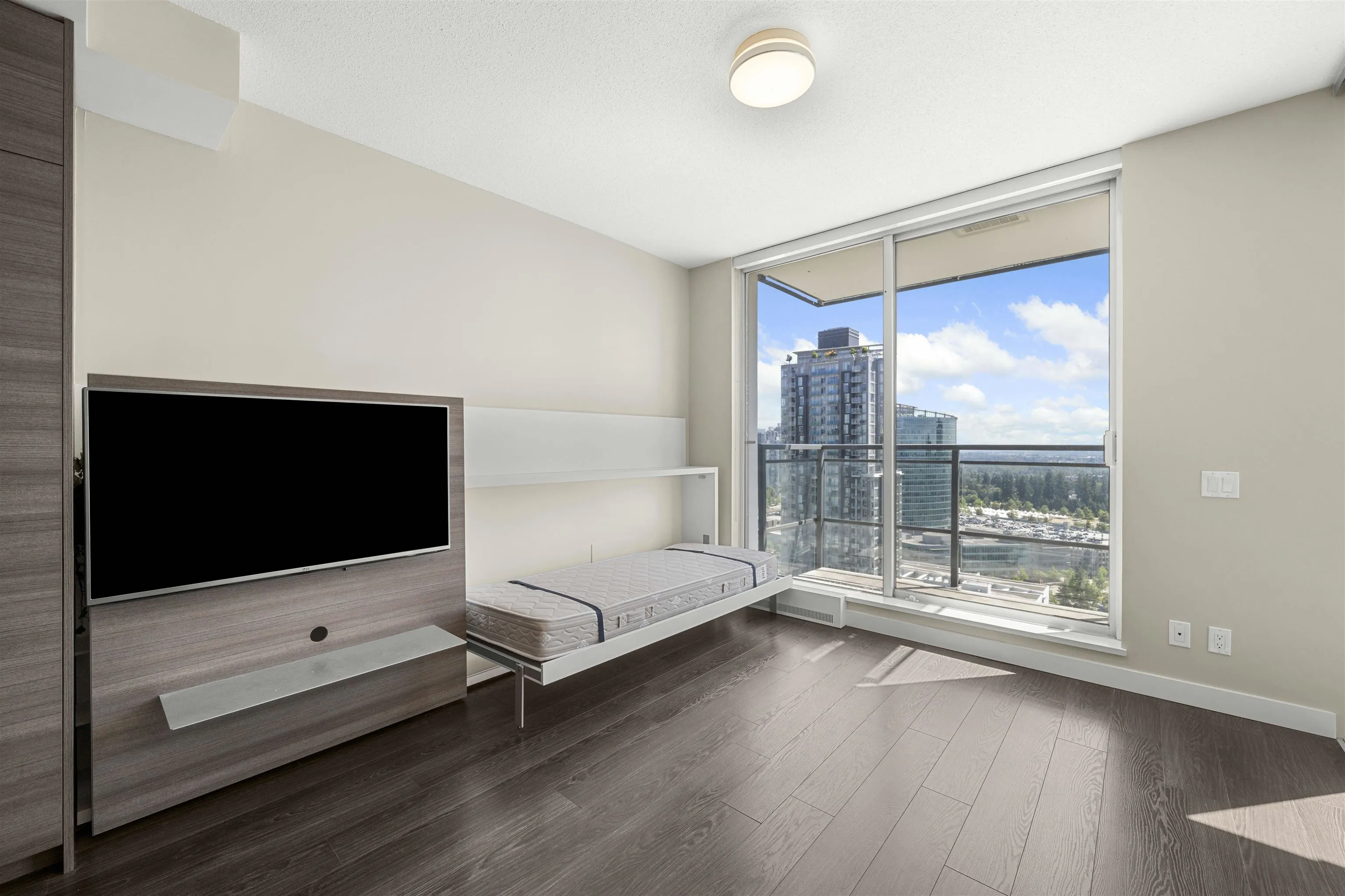 3501 13398 104 Avenue