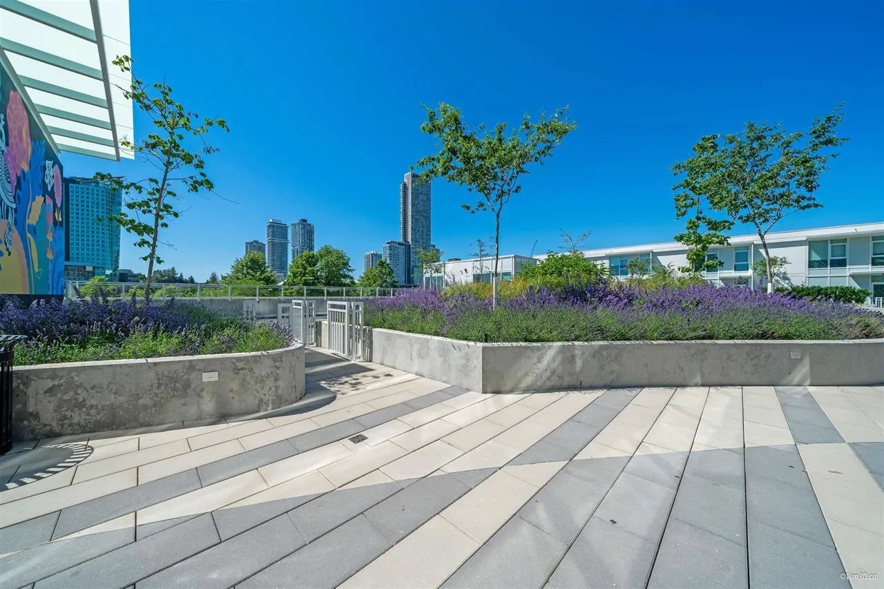 2211 13685 102 Avenue