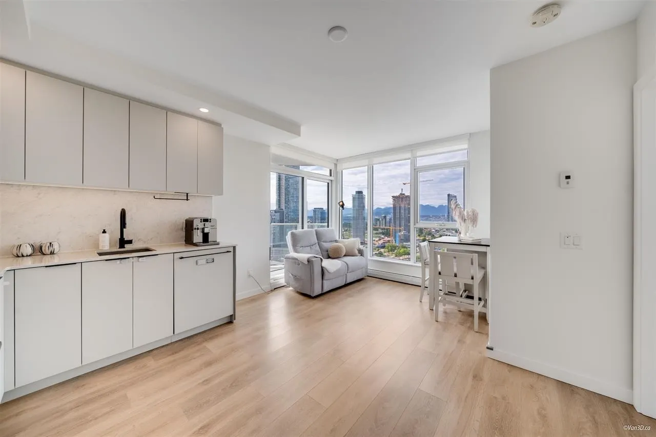 2211 13685 102 Avenue