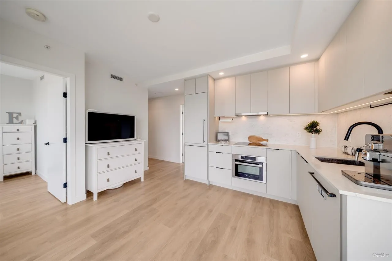 2211 13685 102 Avenue