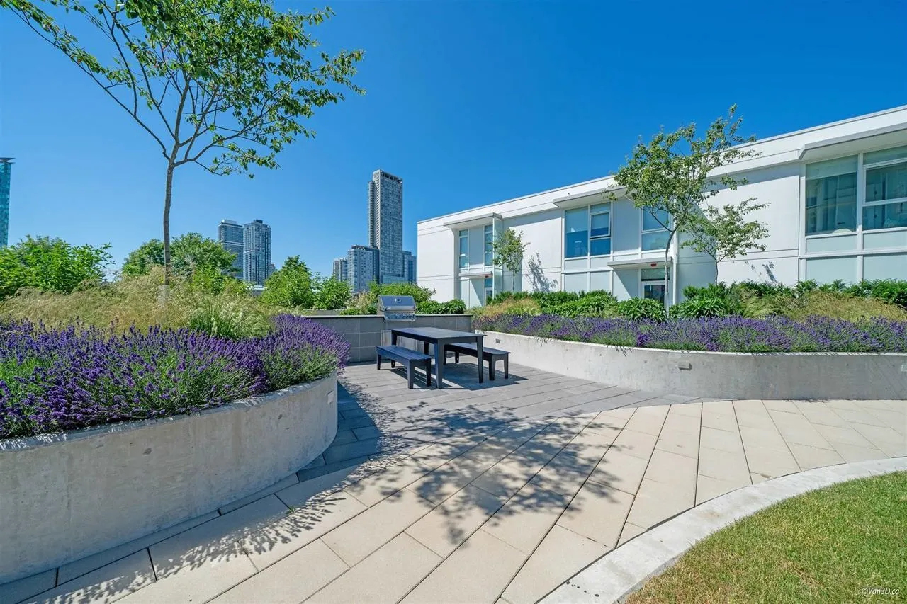 2211 13685 102 Avenue