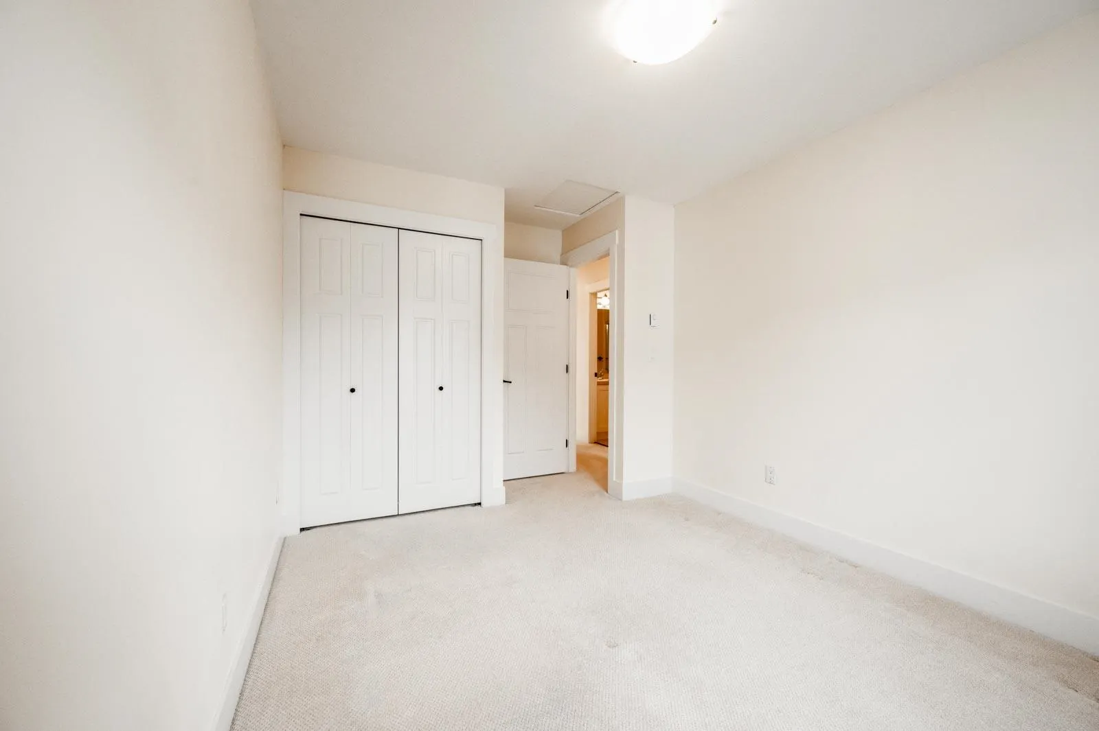 33 8433 164 Street