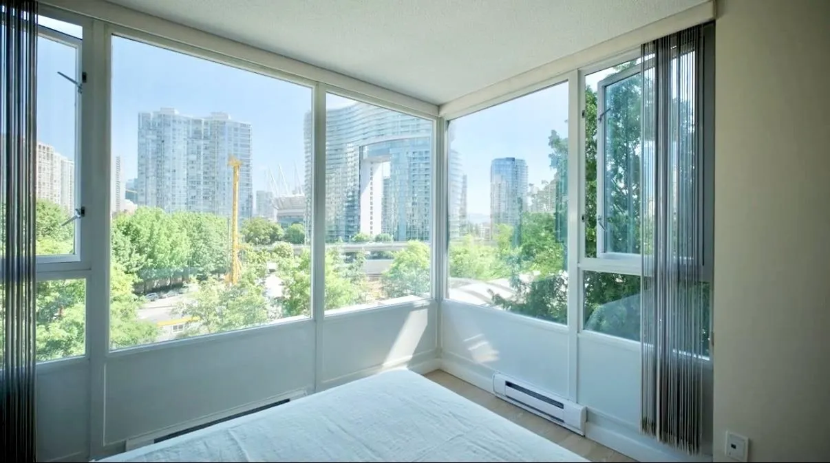 707 1067 Marinaside Crescent