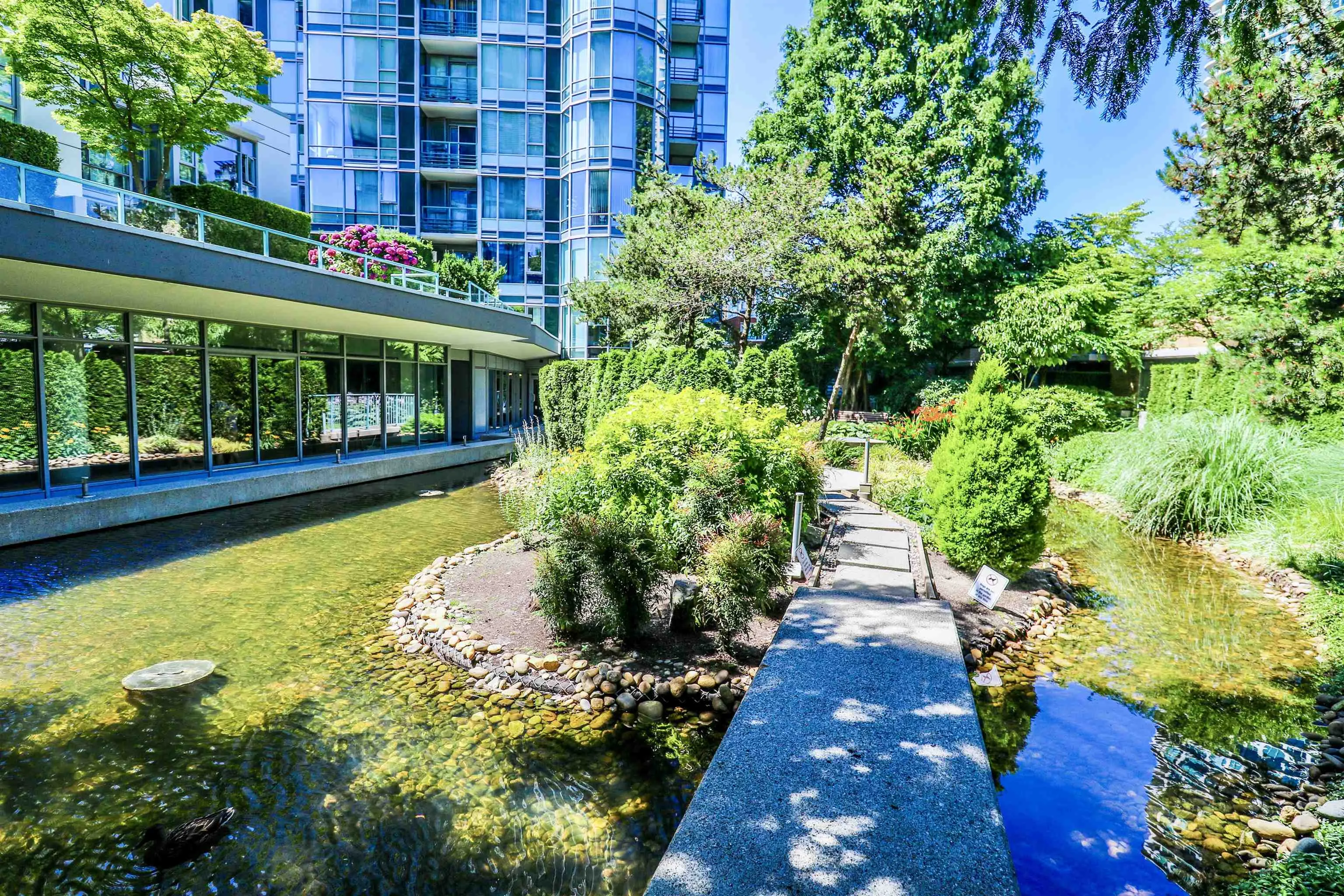 707 1067 Marinaside Crescent