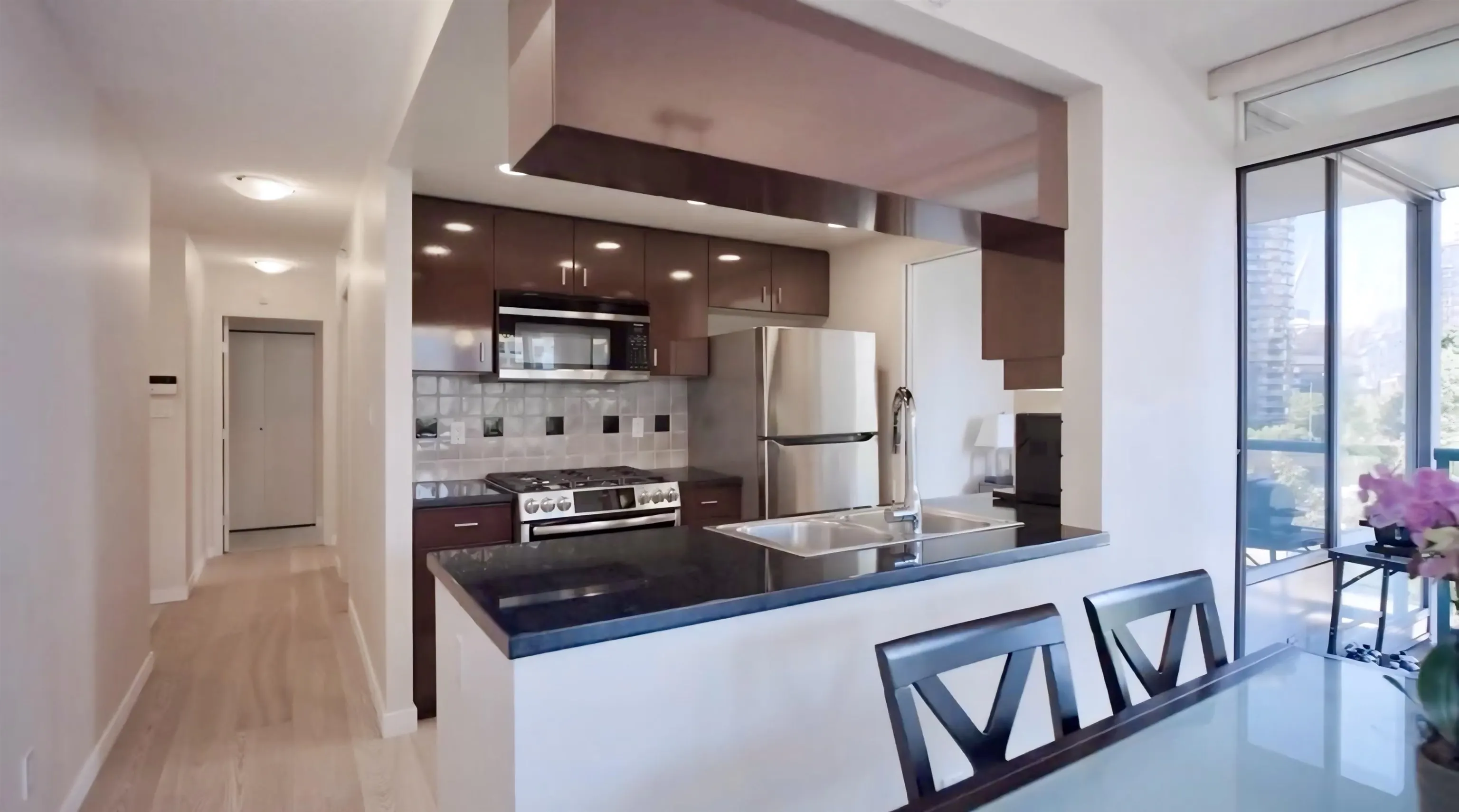 707 1067 Marinaside Crescent