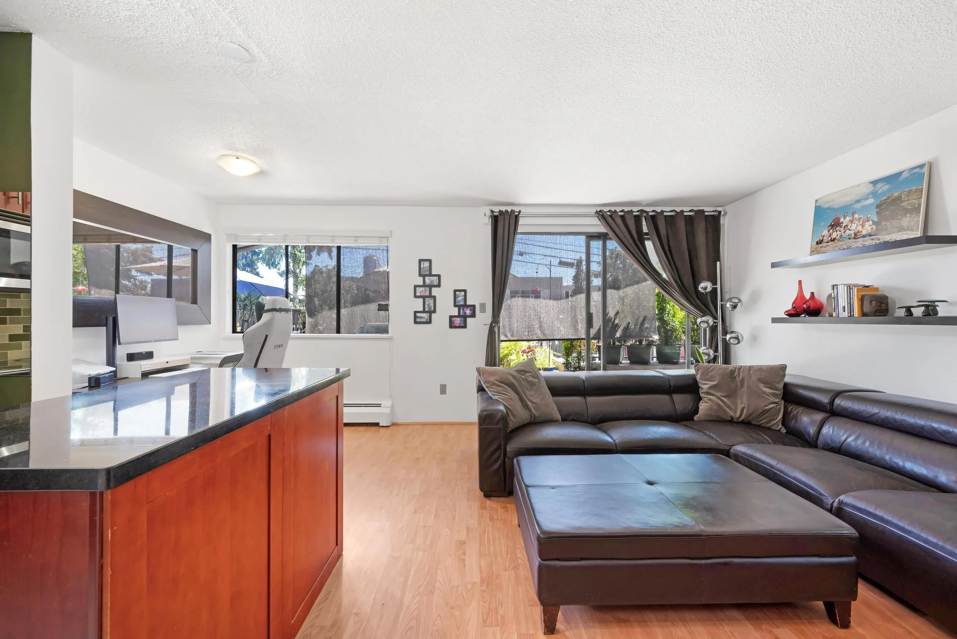 102 803 Queens Avenue