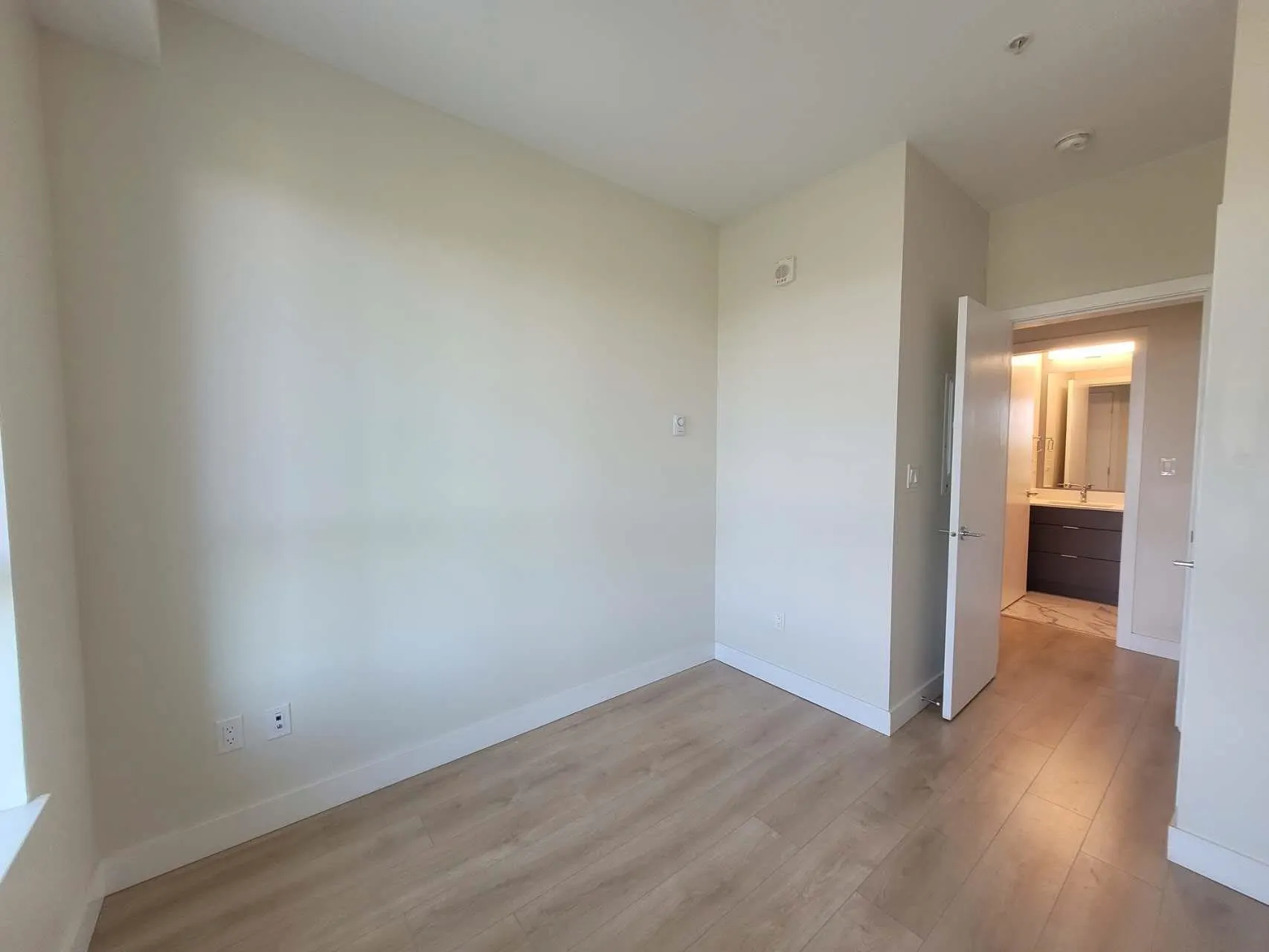 203 1792 Starling Drive