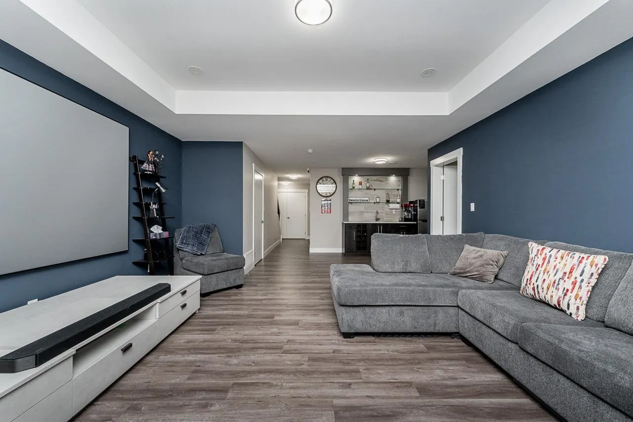 97 17033 Fraser Highway