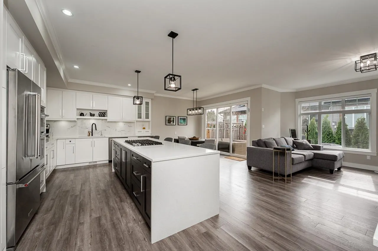 97 17033 Fraser Highway