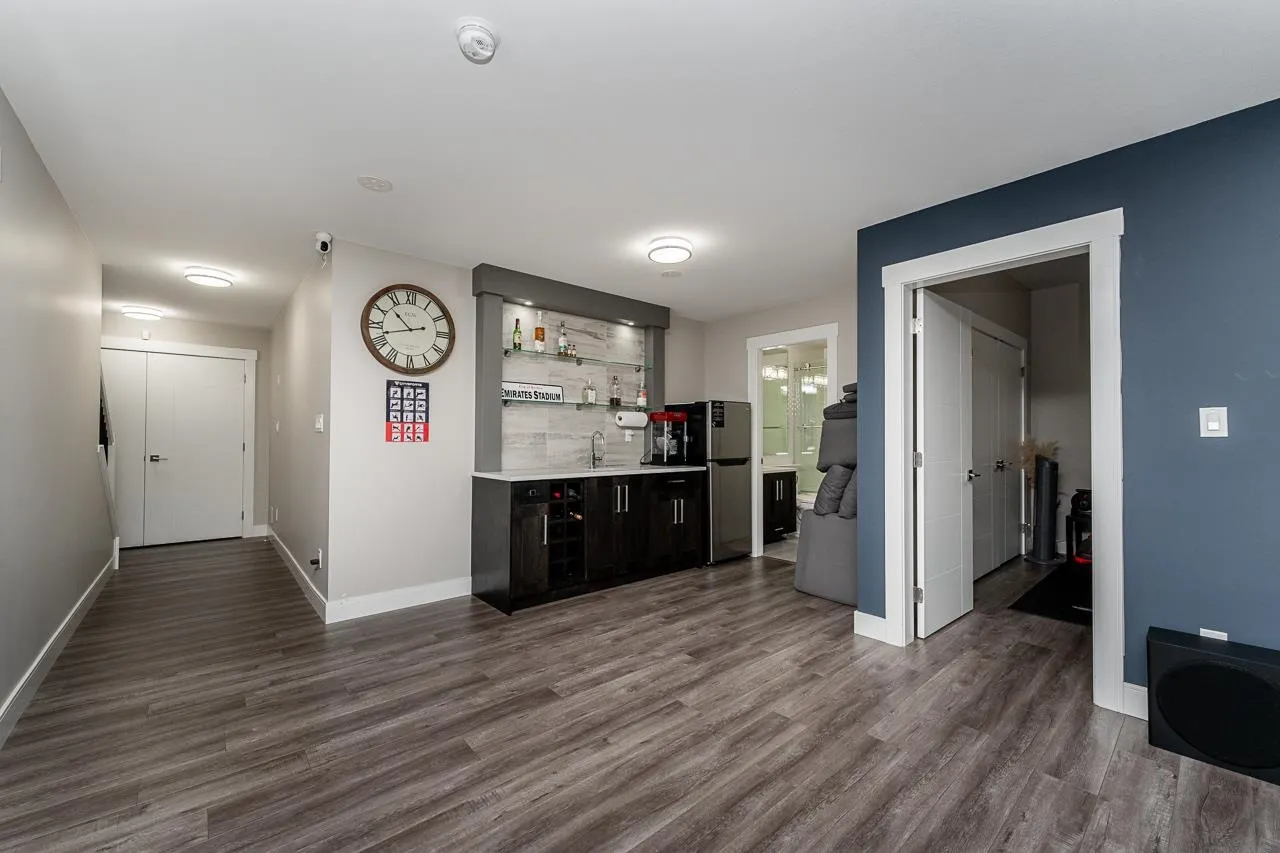 97 17033 Fraser Highway
