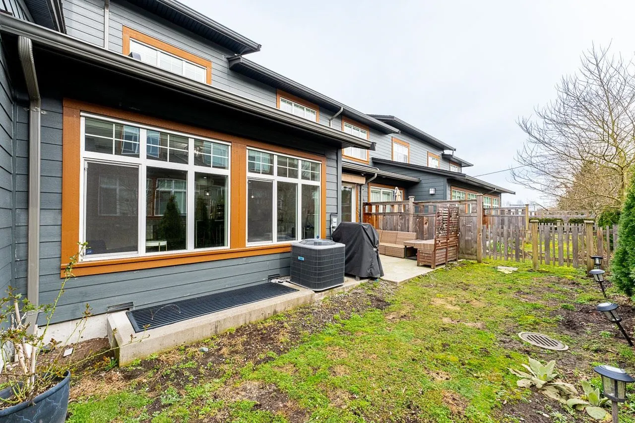 97 17033 Fraser Highway
