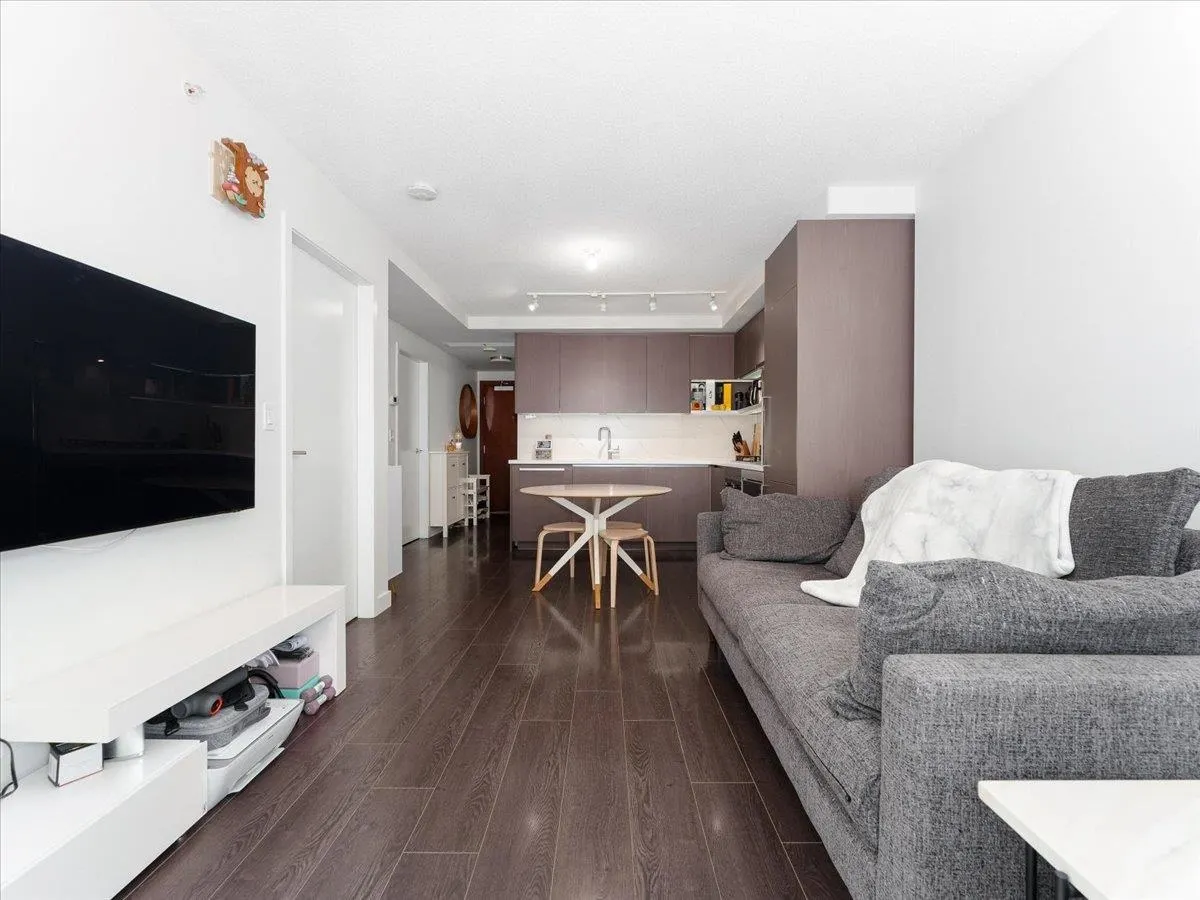 606 8833 Hazelbridge Way