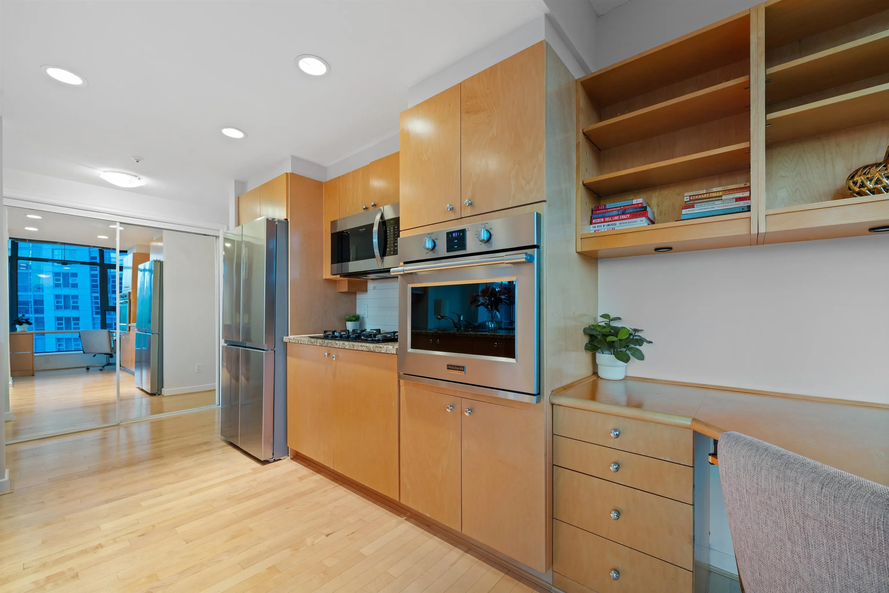 504 1790 Bayshore Drive