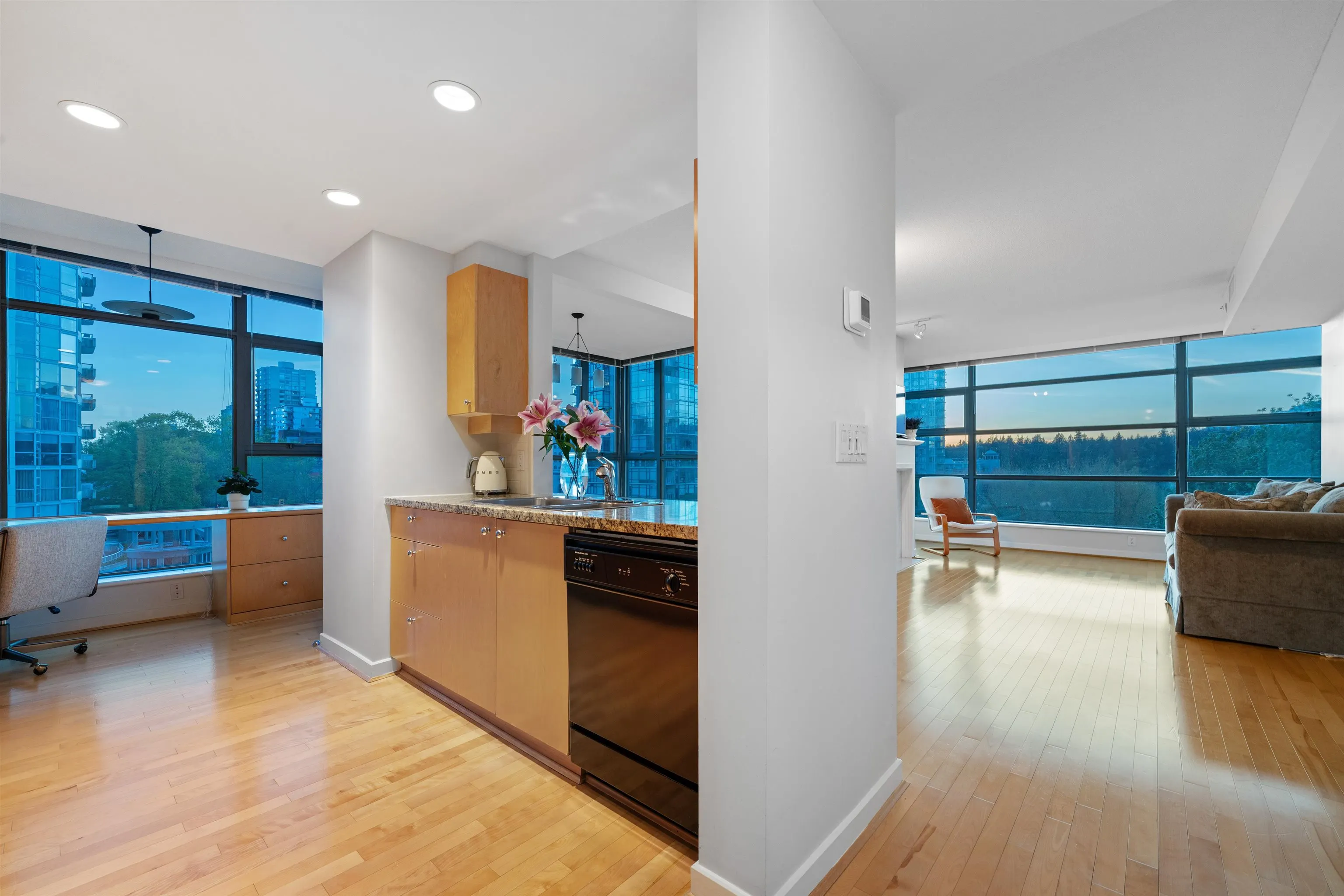 504 1790 Bayshore Drive