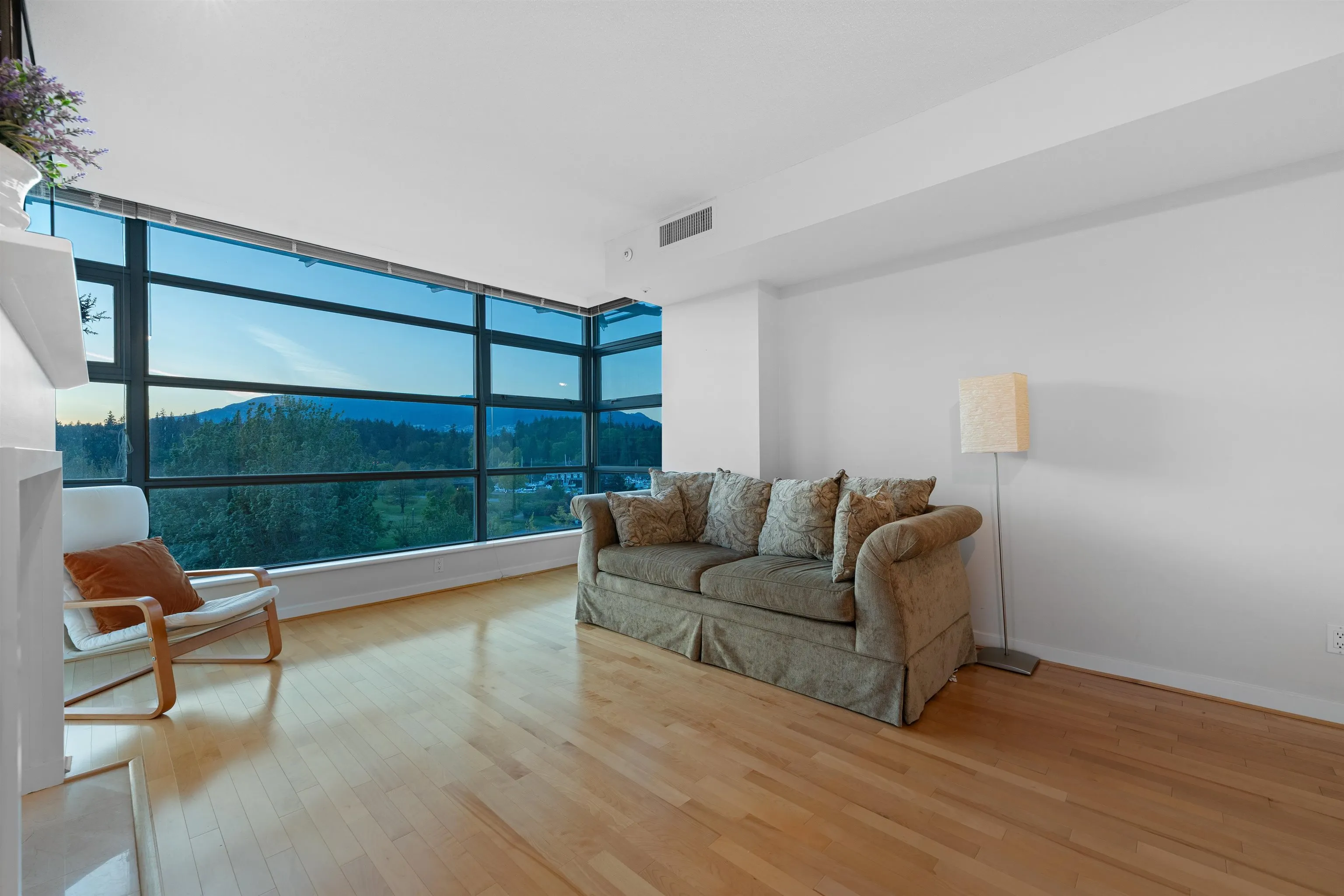 504 1790 Bayshore Drive