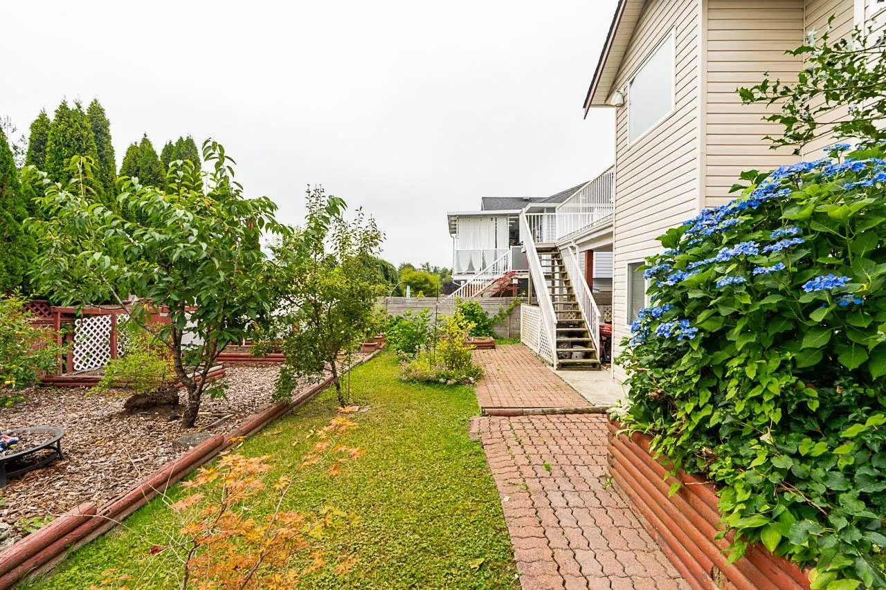 22081 124 Avenue