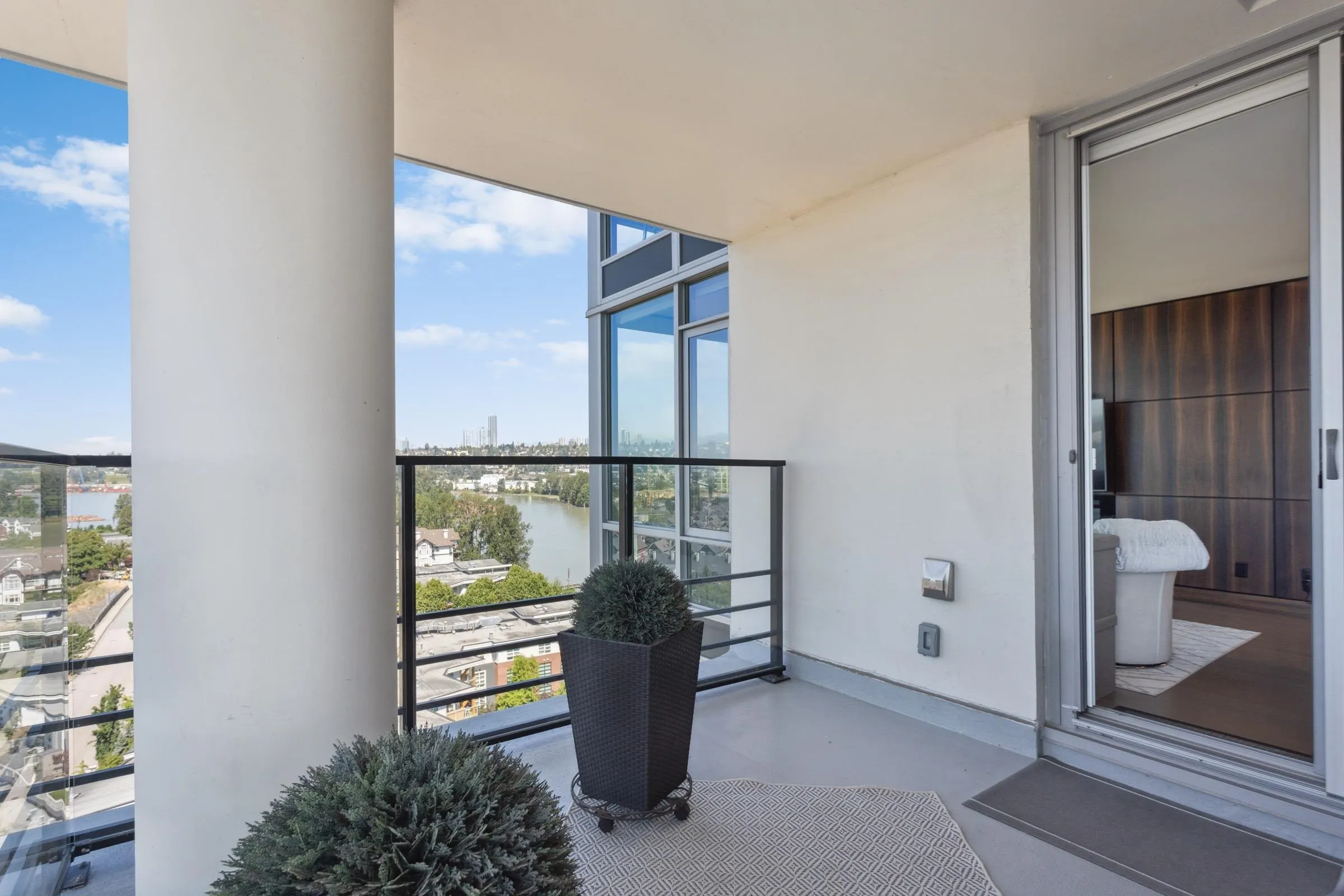 1401 210 Salter Street