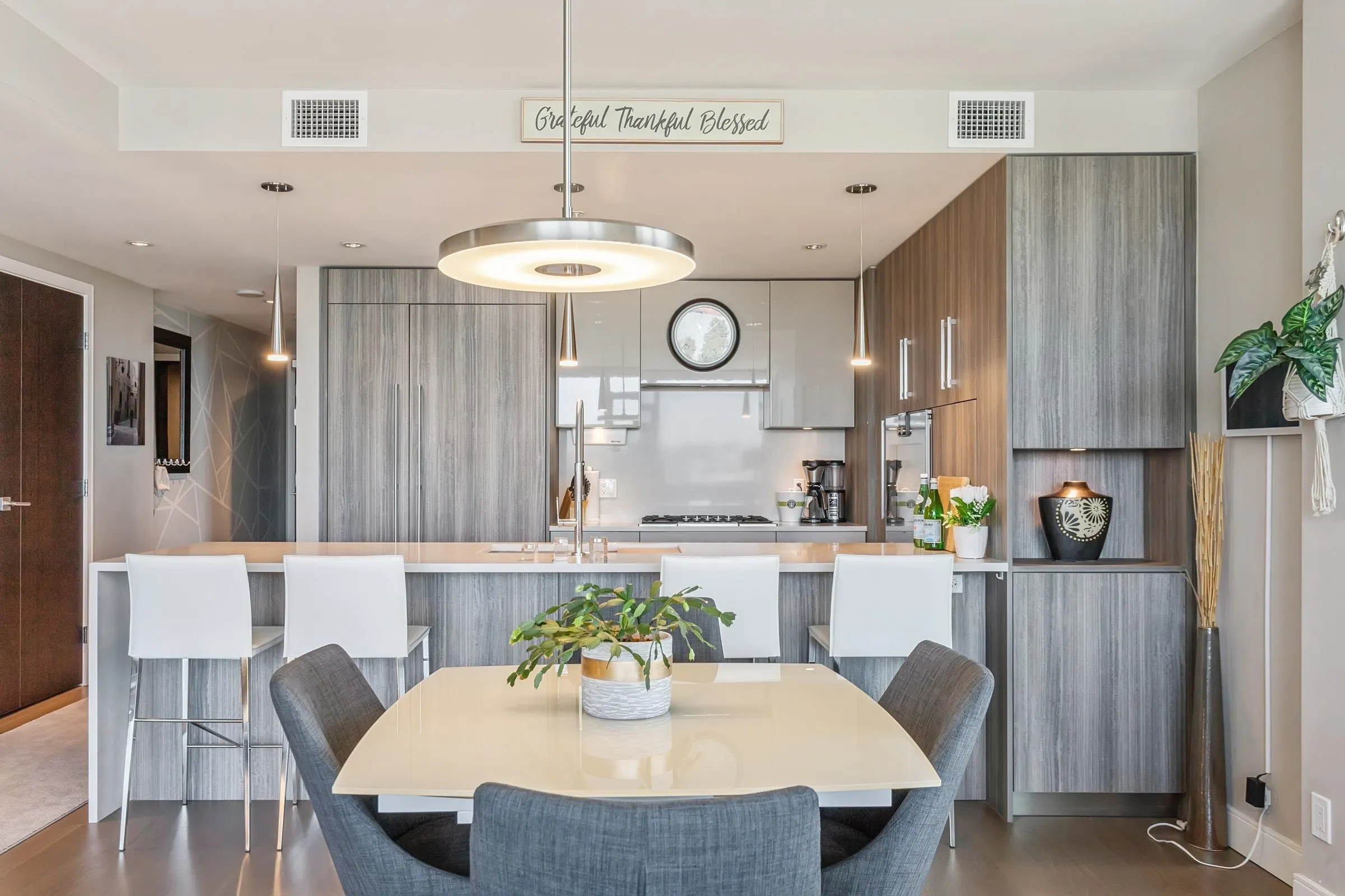 1401 210 Salter Street