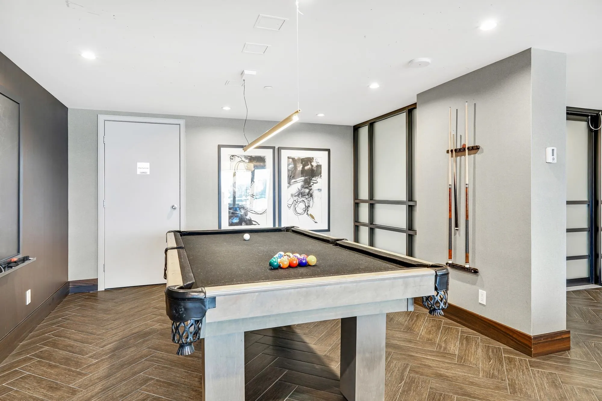 1401 210 Salter Street