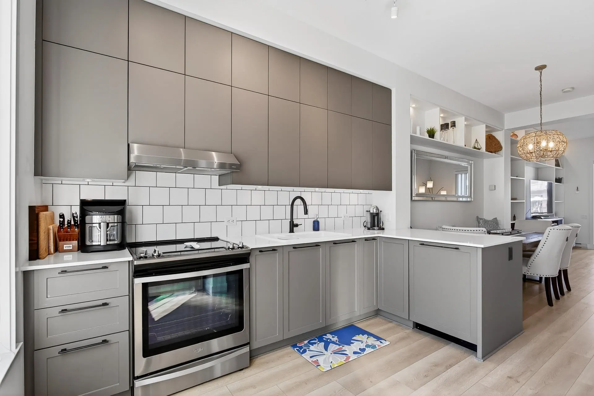 7 4656 Orca Way
