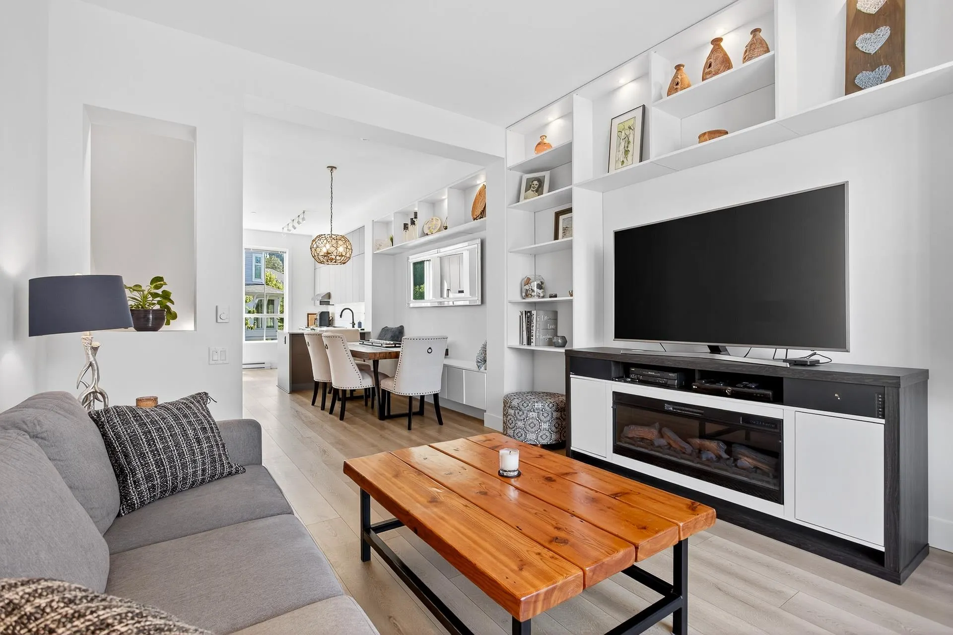 7 4656 Orca Way