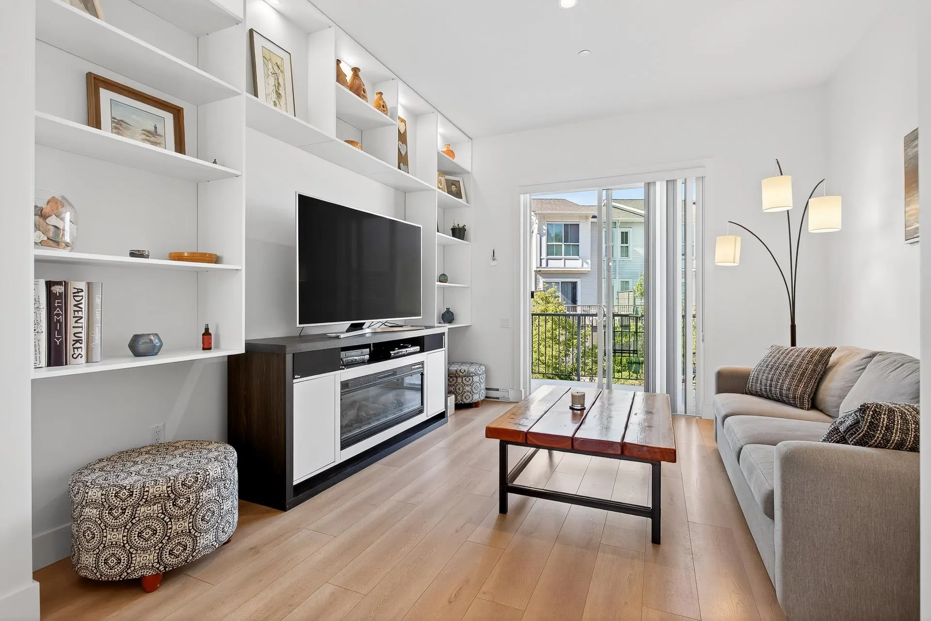 7 4656 Orca Way