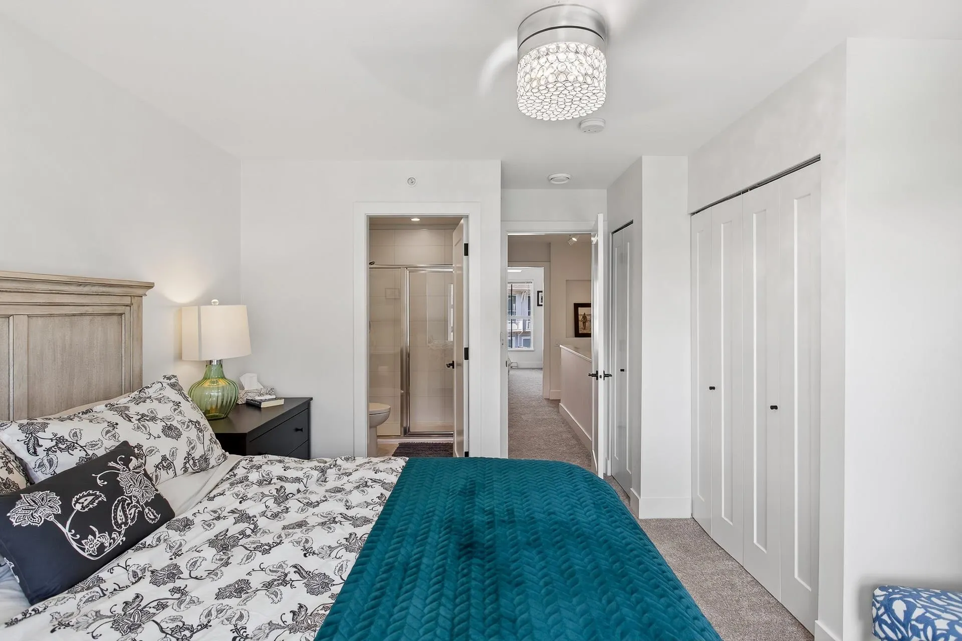 7 4656 Orca Way