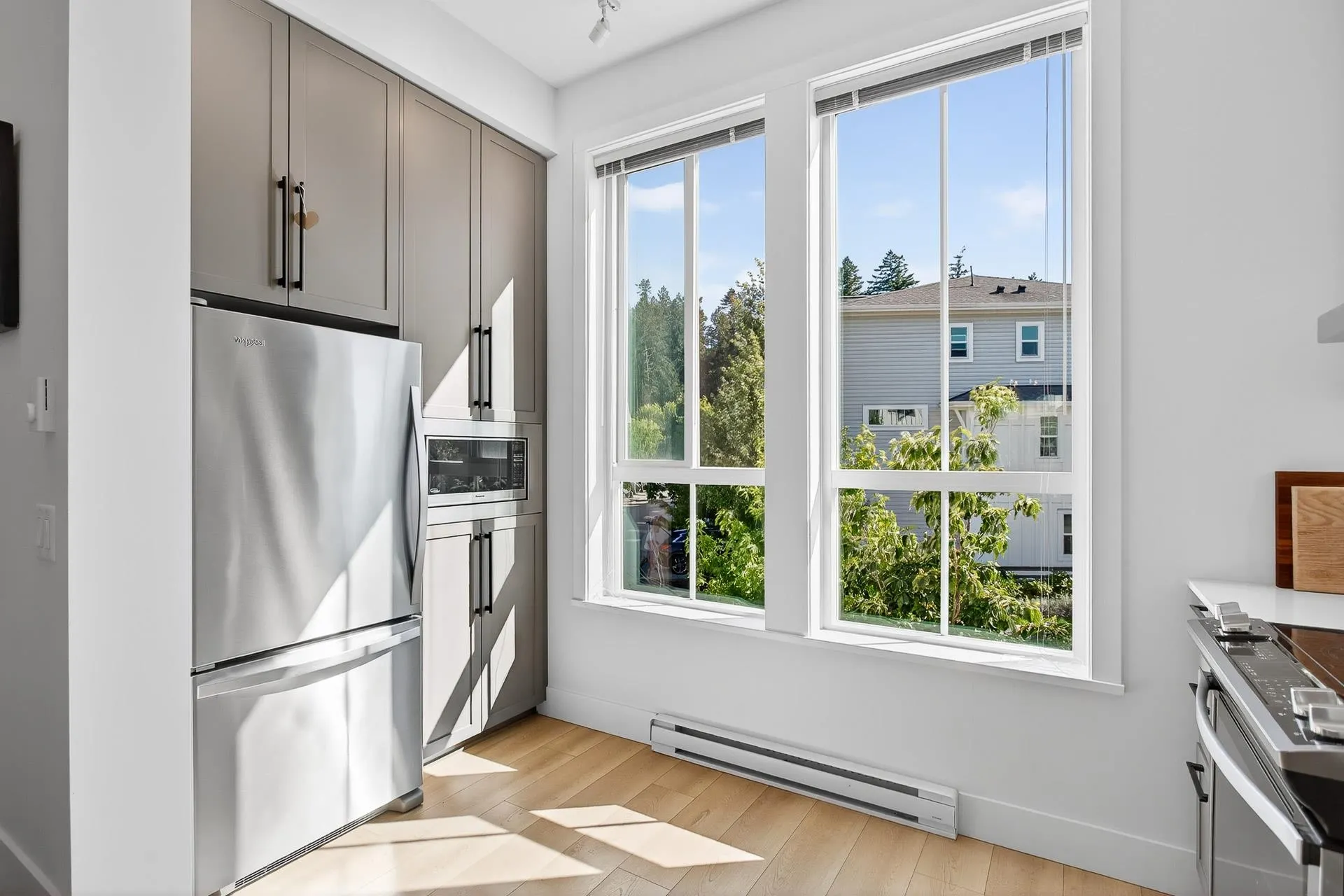 7 4656 Orca Way
