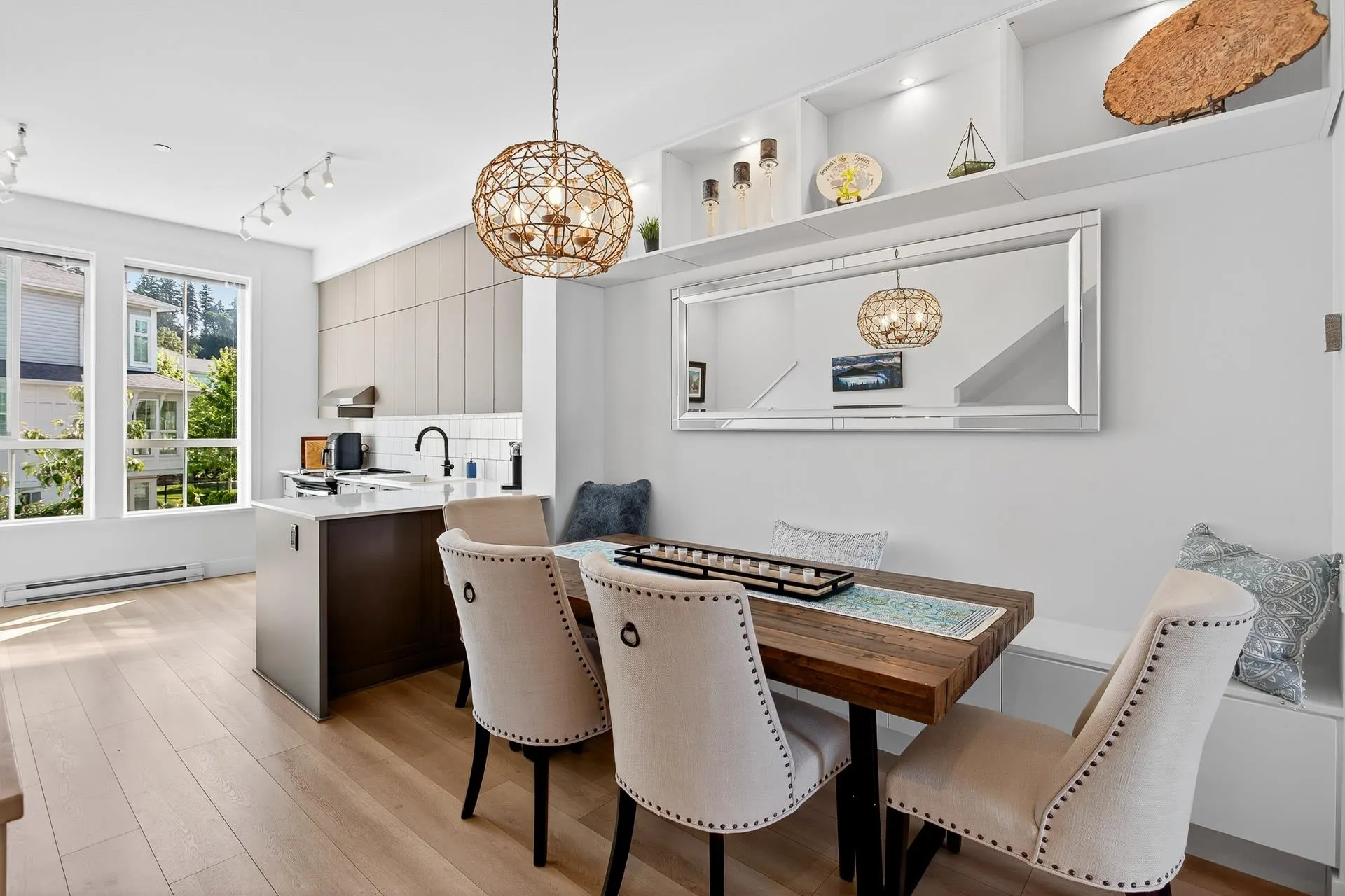 7 4656 Orca Way