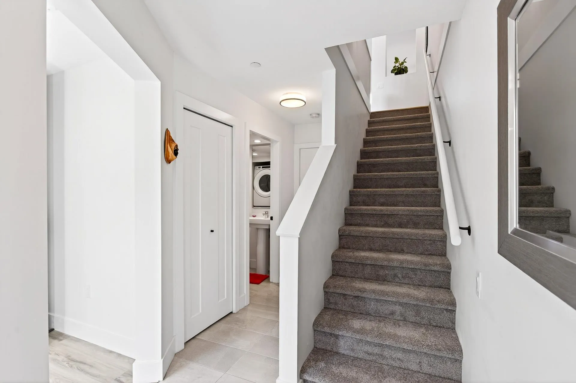 7 4656 Orca Way