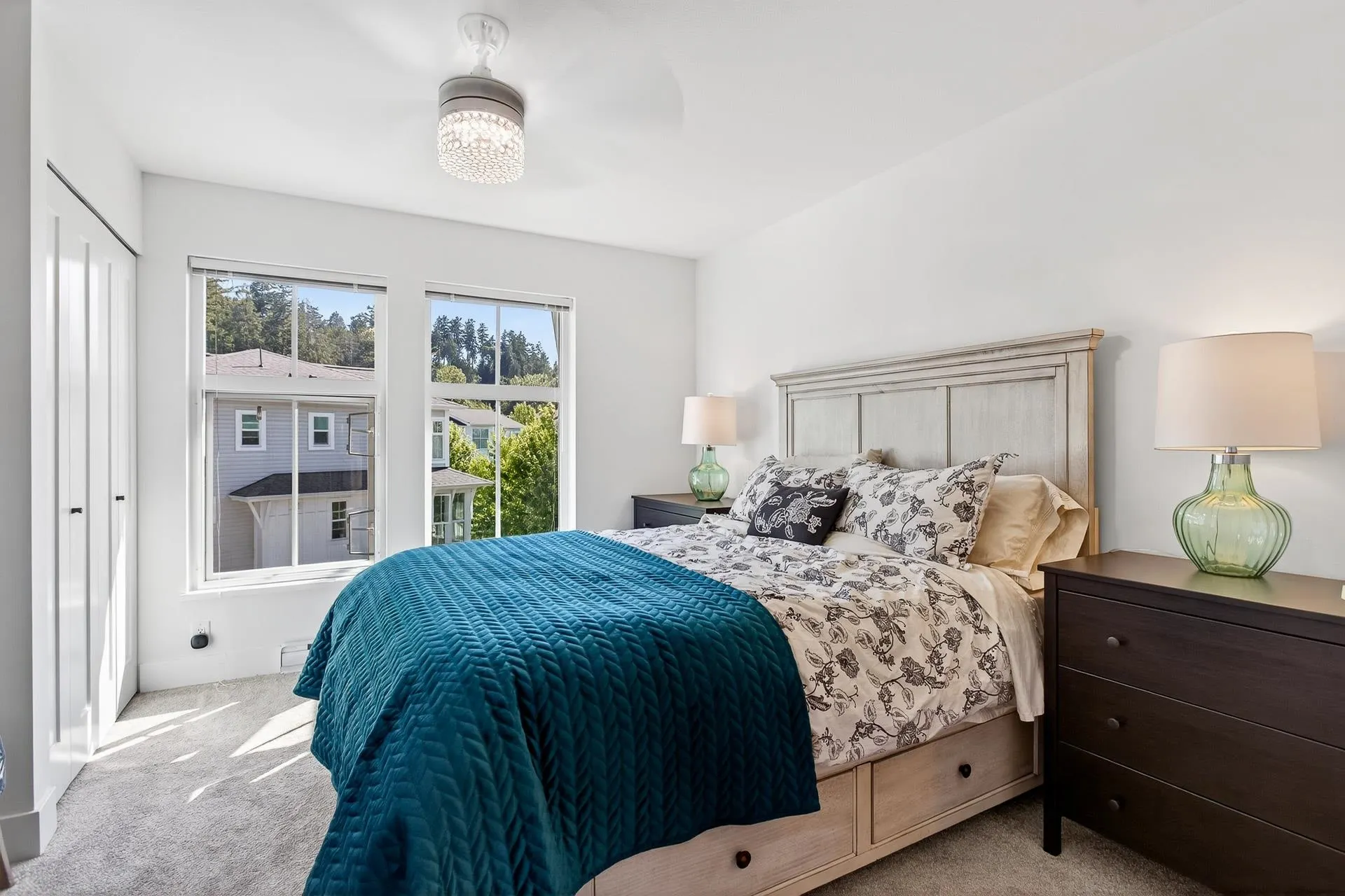 7 4656 Orca Way