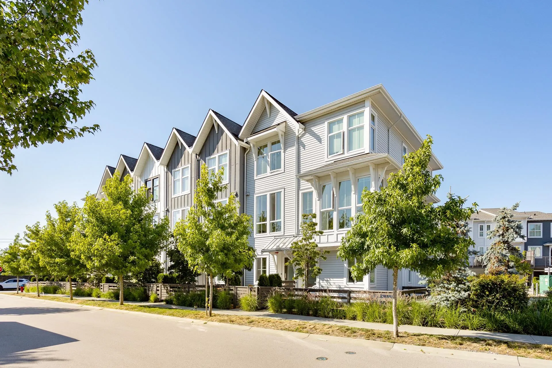 7 4656 Orca Way