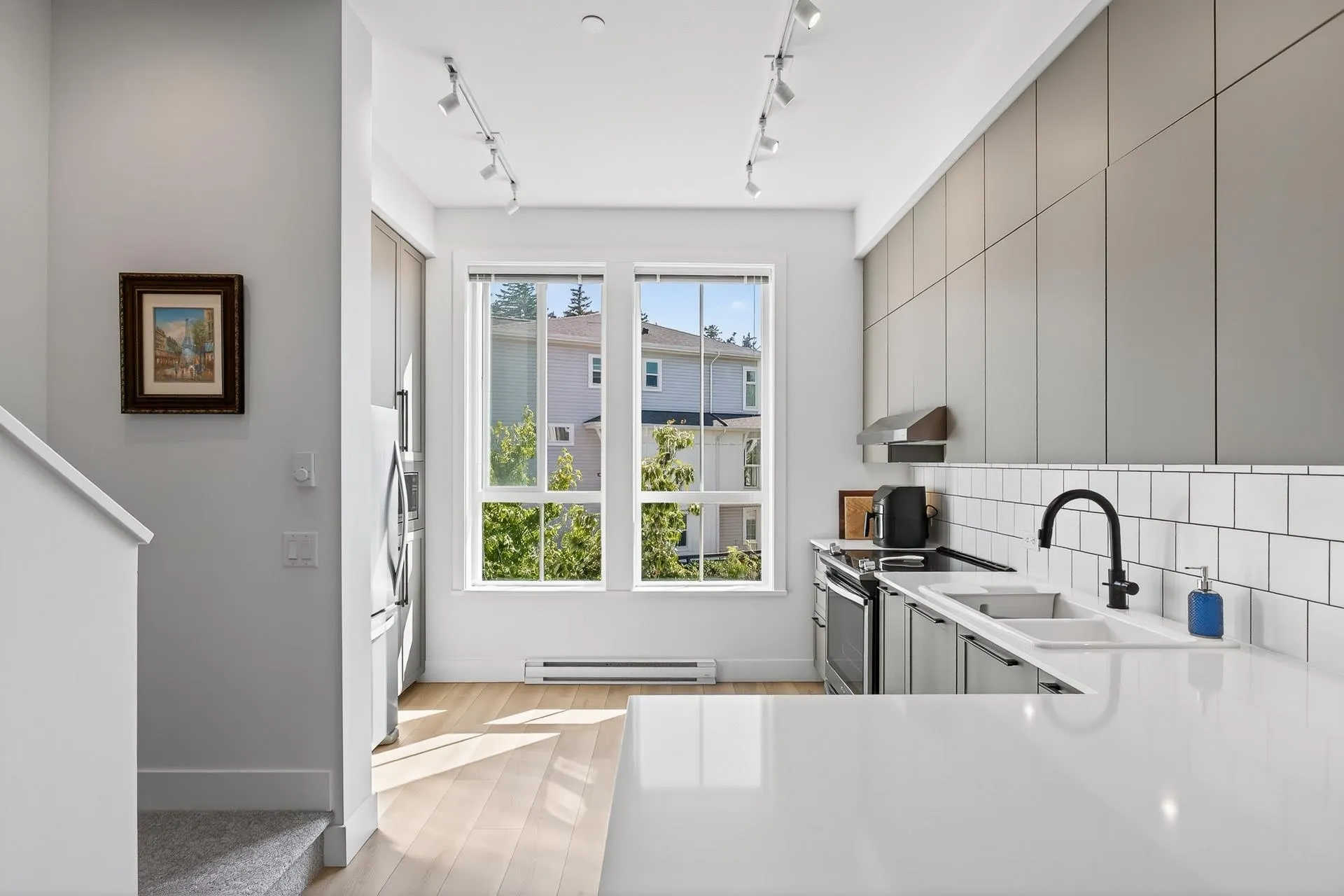 7 4656 Orca Way