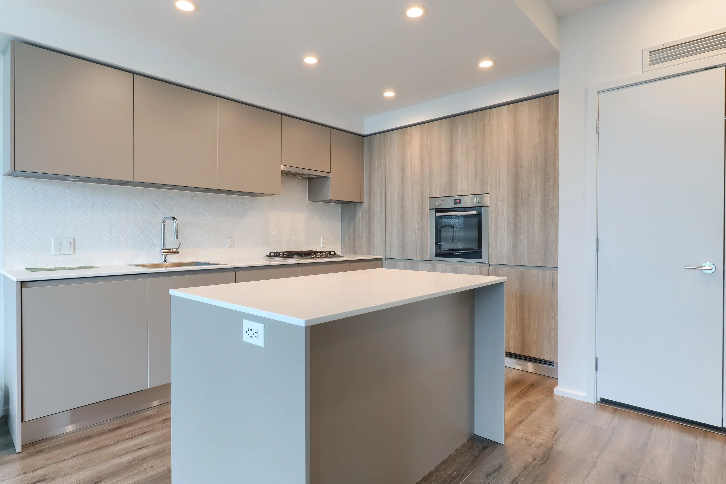 2304 3809 Evergreen Place