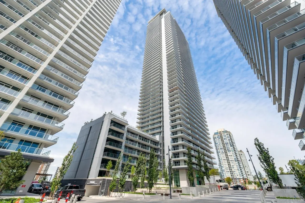 2304 3809 Evergreen Place