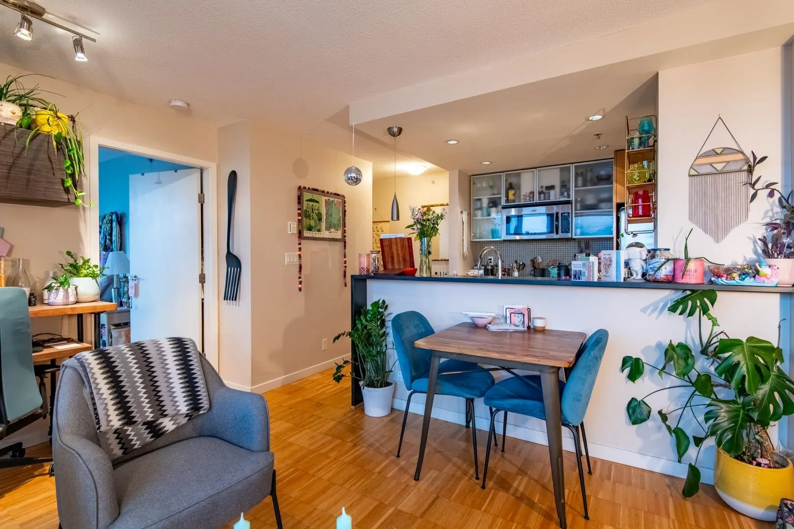 1901 33 Smithe Street