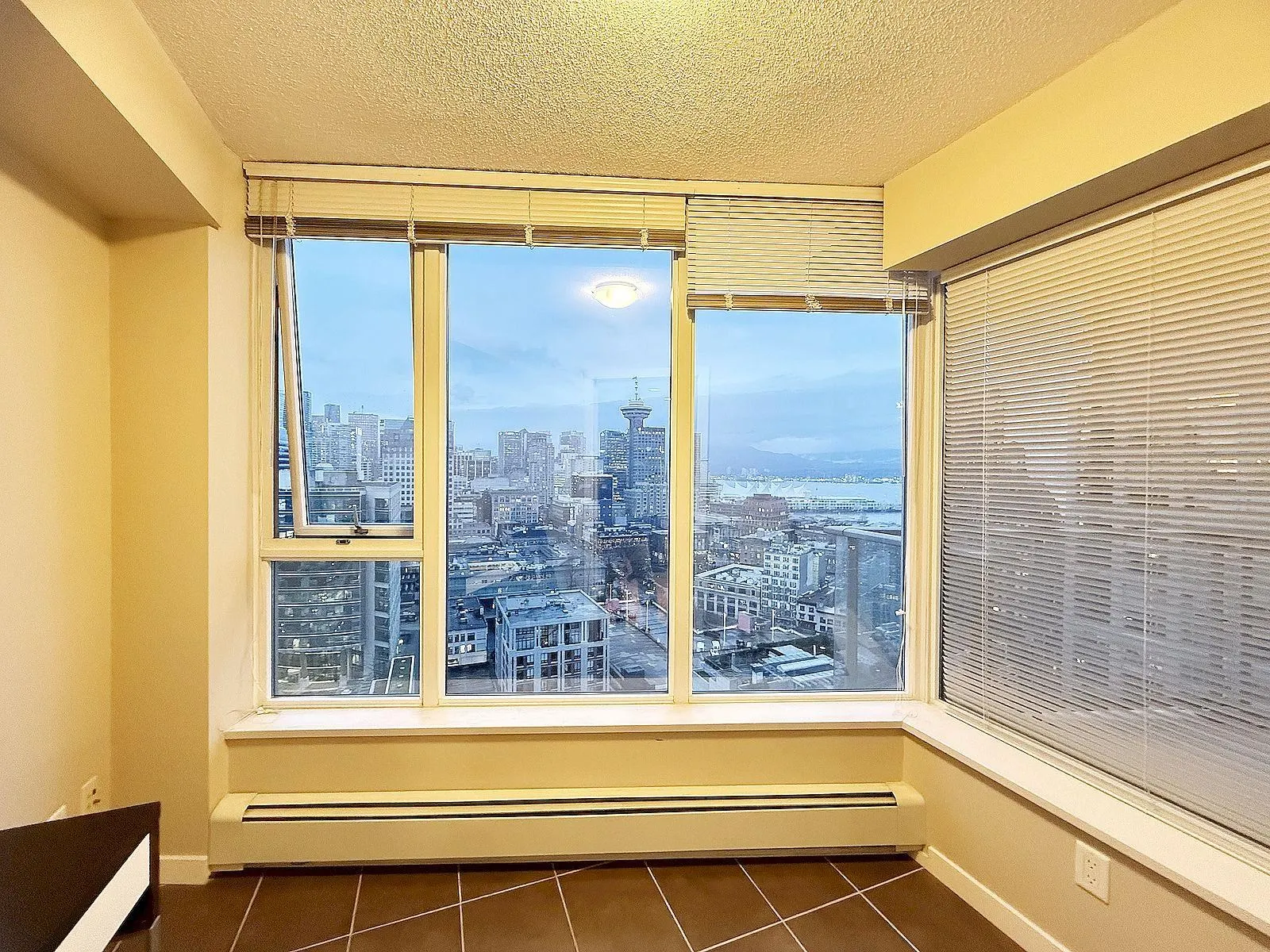 3103 188 Keefer Place