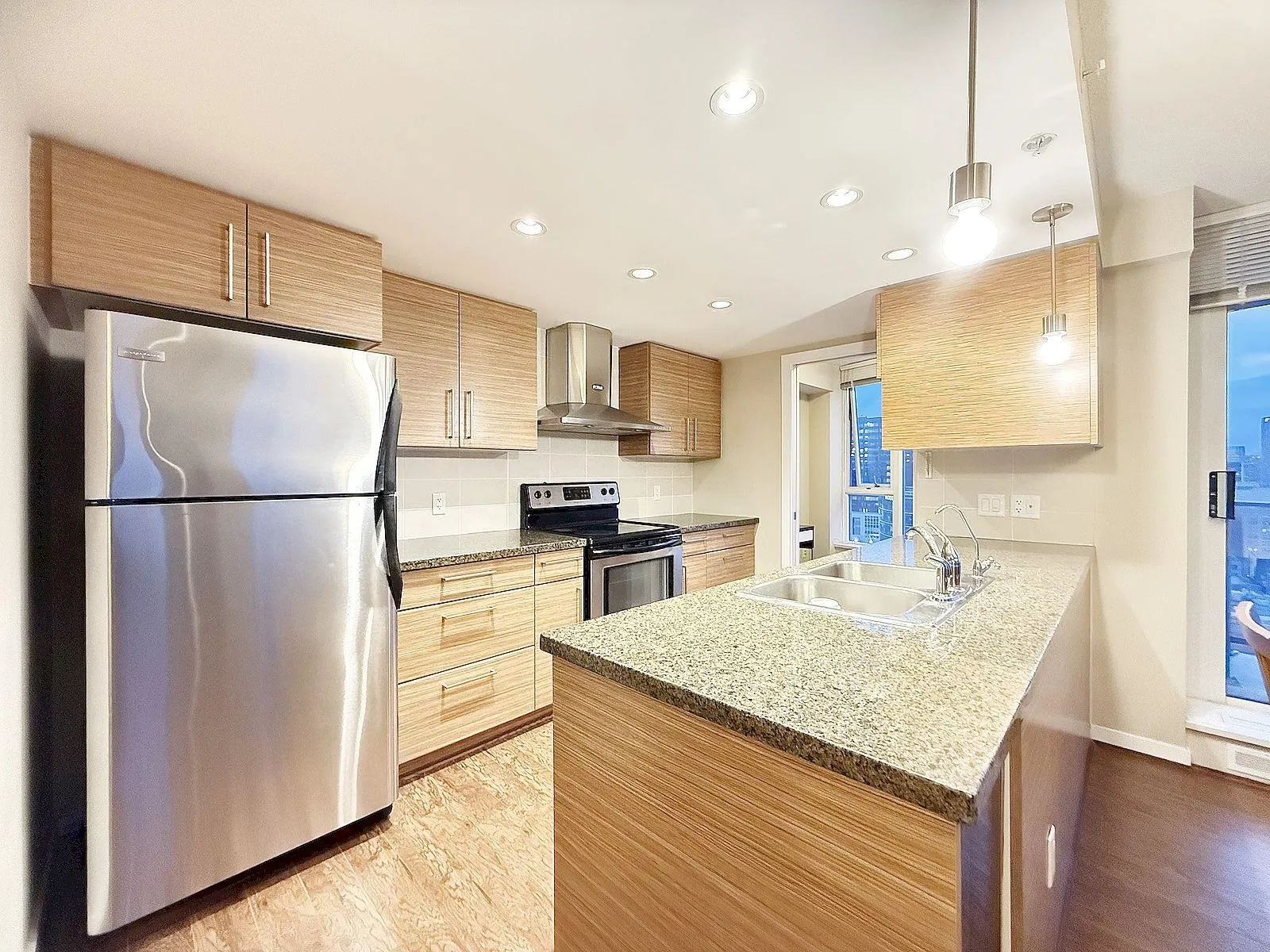 3103 188 Keefer Place