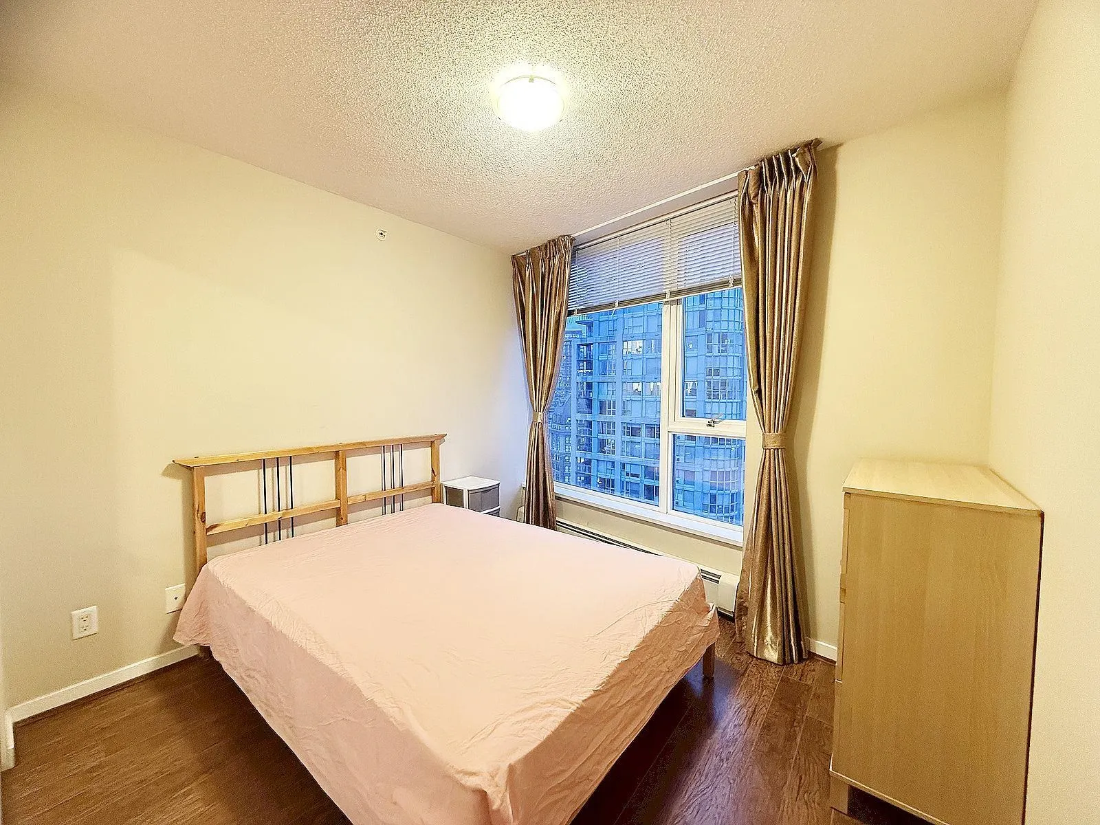 3103 188 Keefer Place