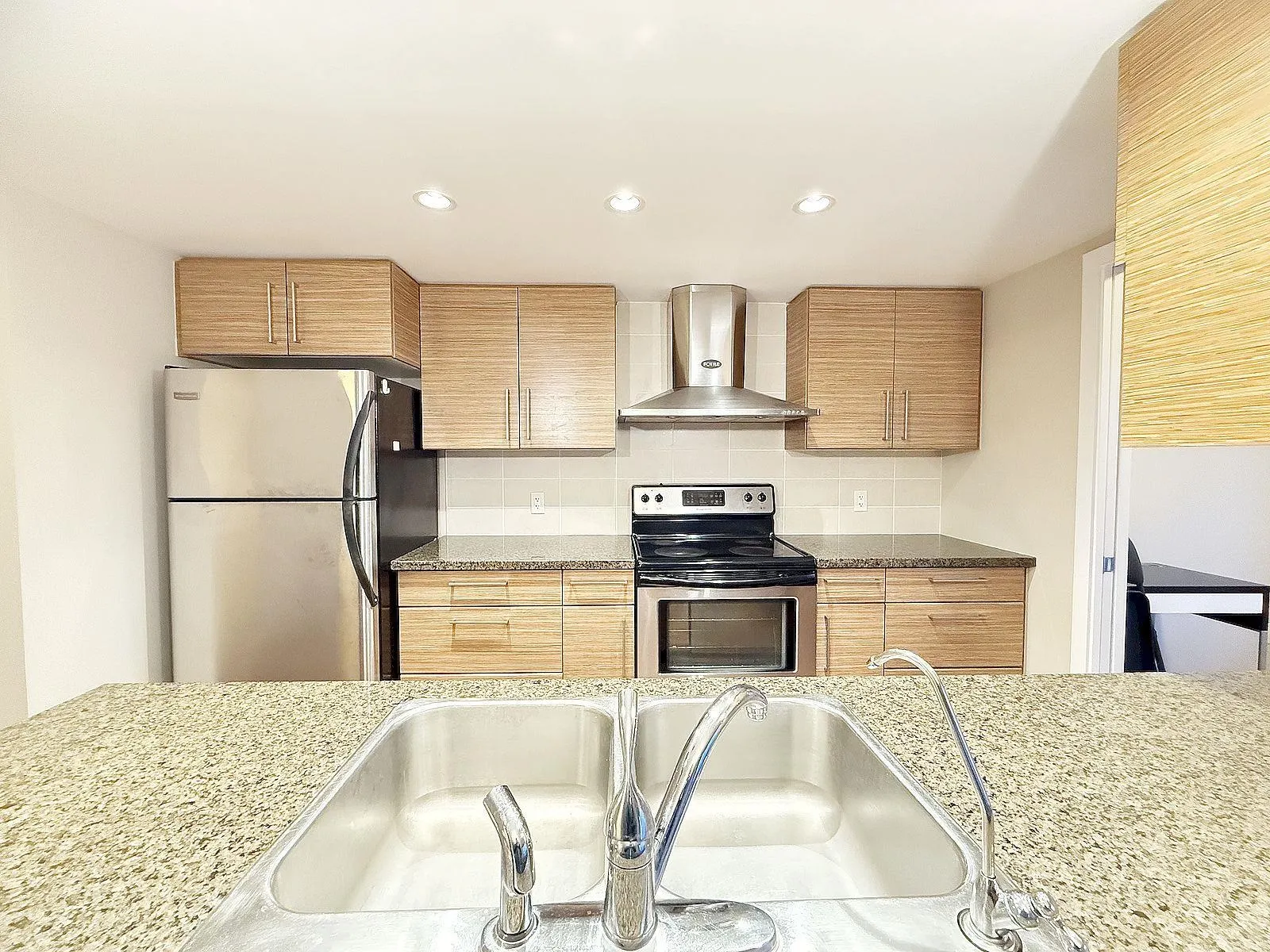 3103 188 Keefer Place