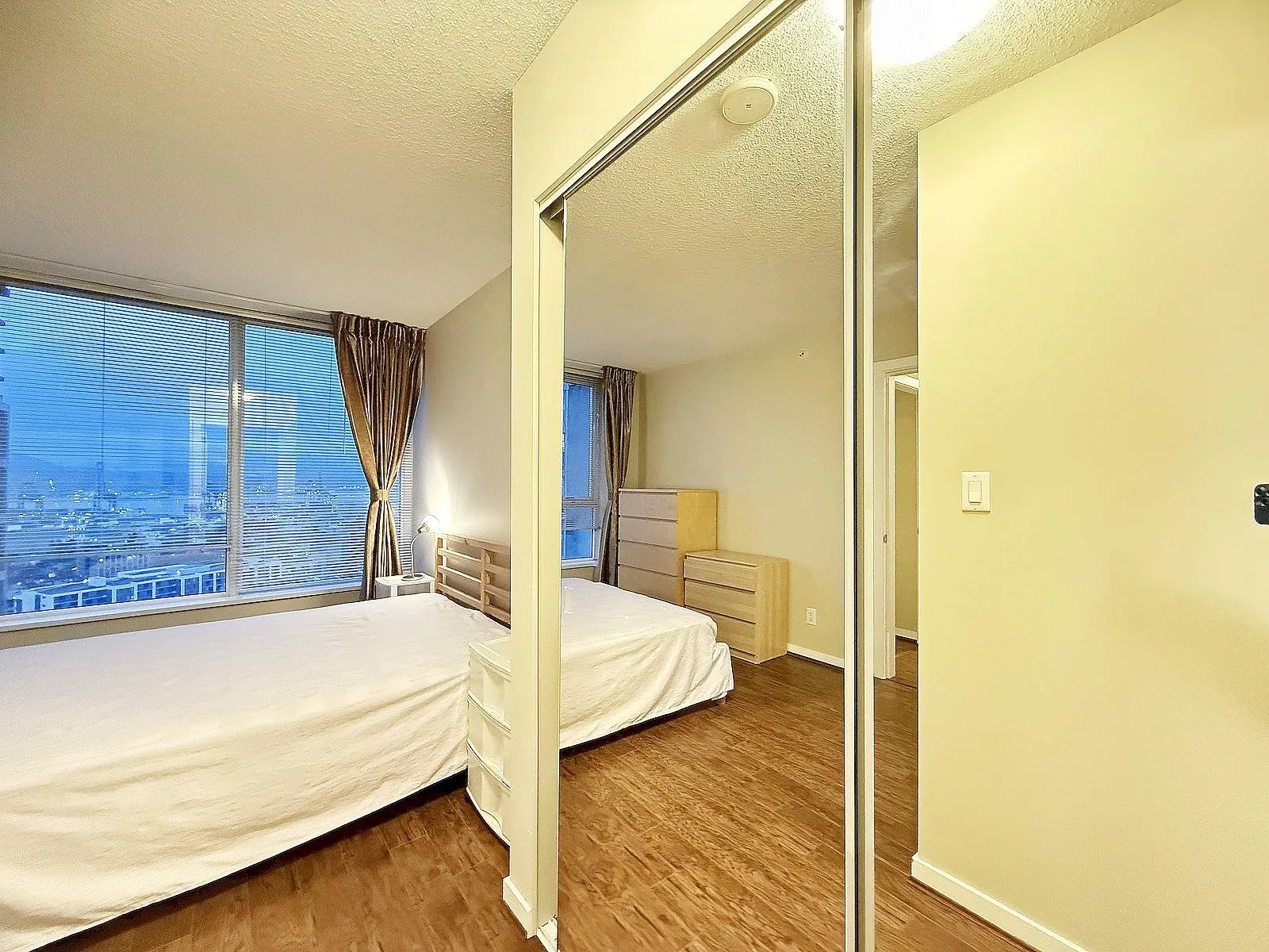 3103 188 Keefer Place